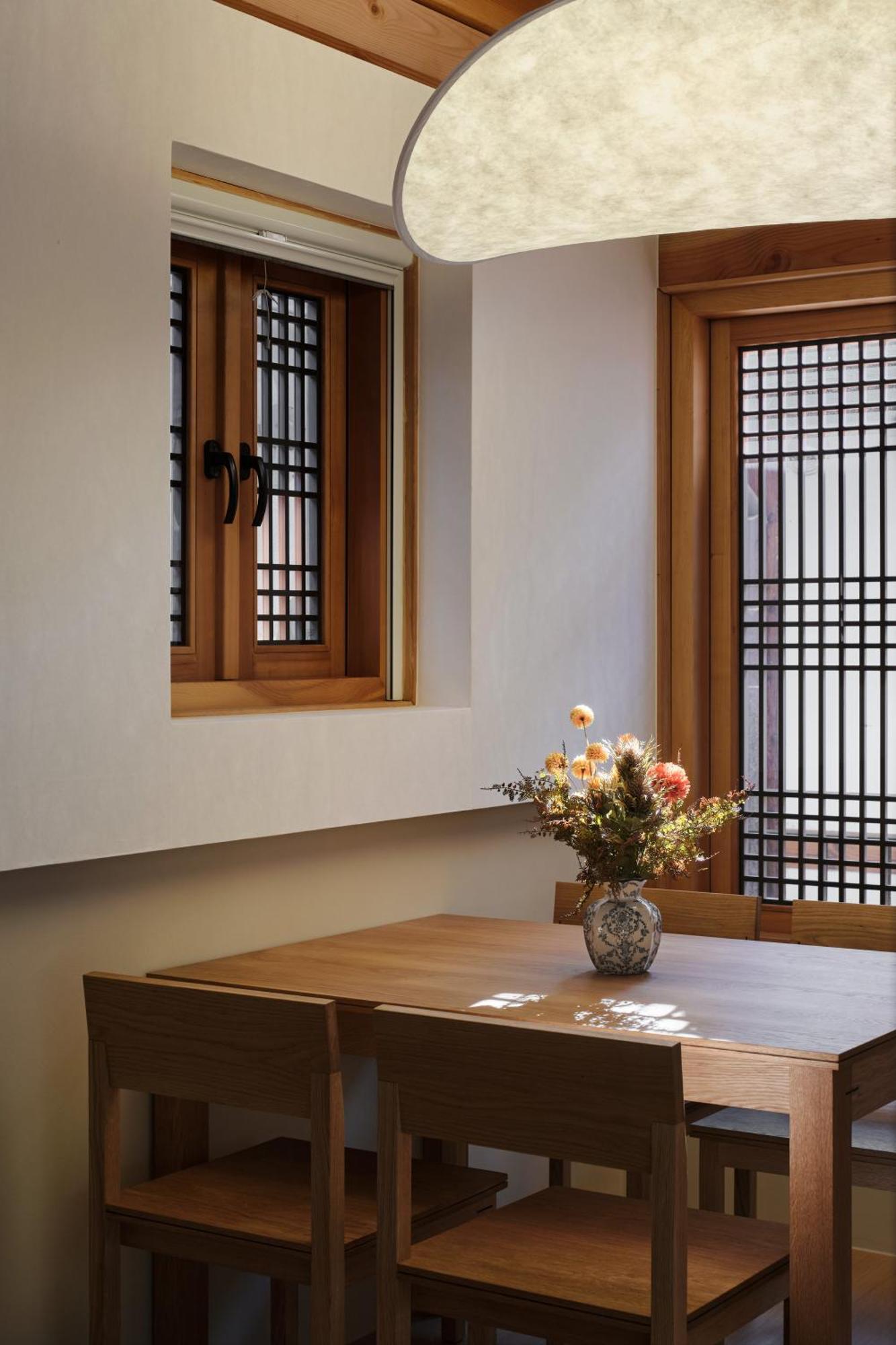 The Korean Traditional Hanok In Downtown For Convenient Public Transportation - Ari *