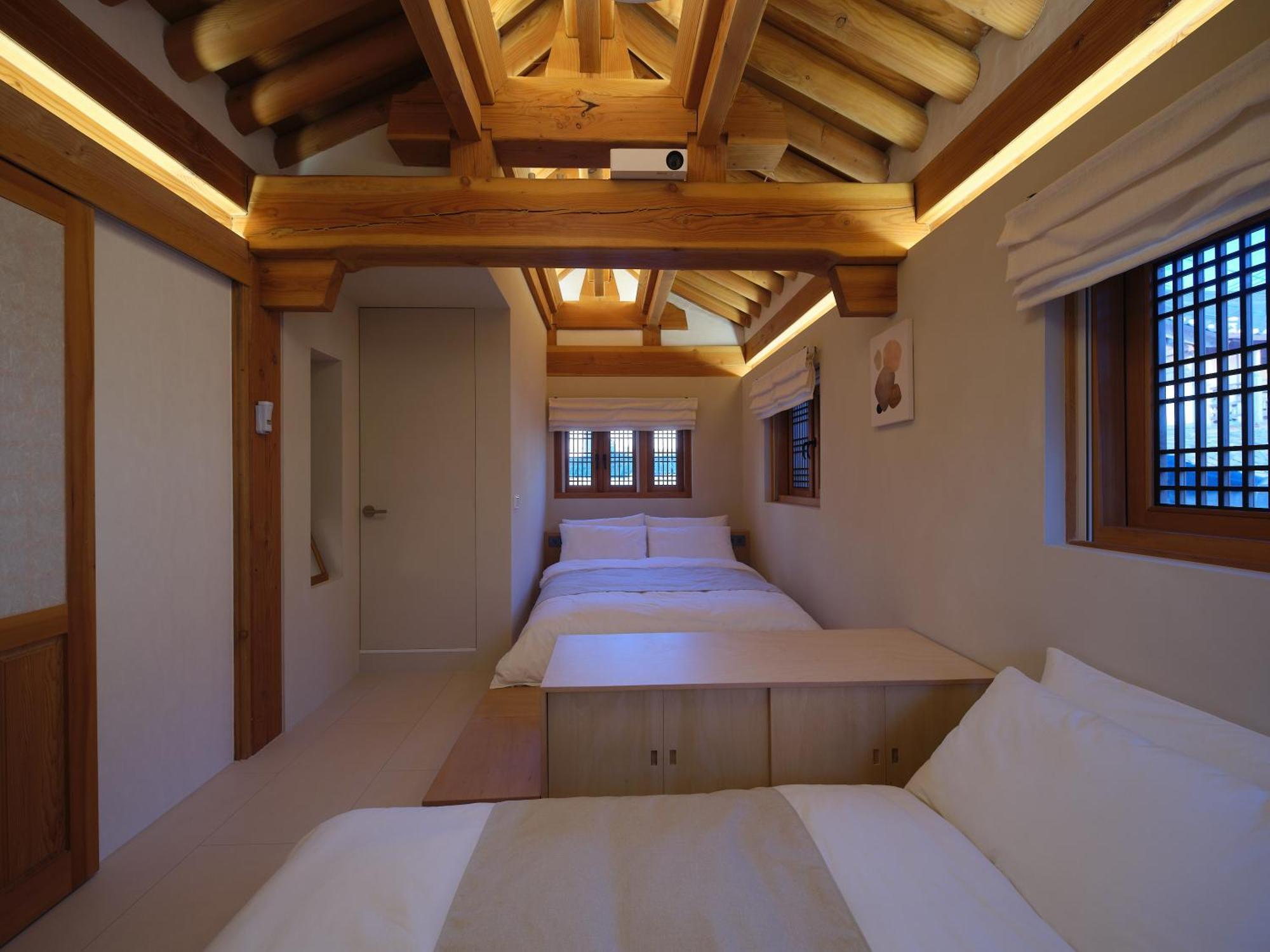 Bed & Breakfast The Korean Traditional Hanok In Downtown For Convenient Public Transportation - Ari