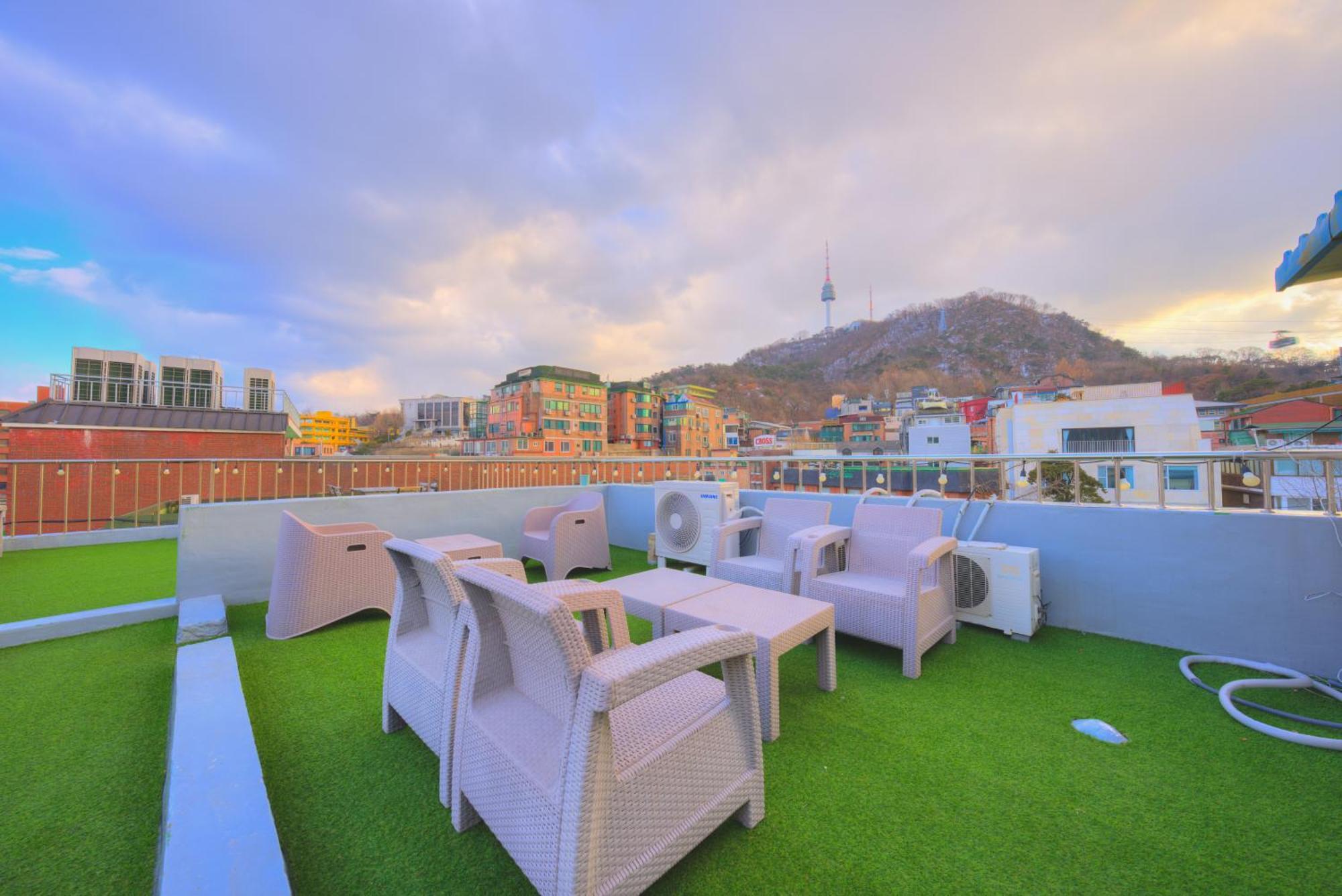 Hostel Cave Myeongdong *