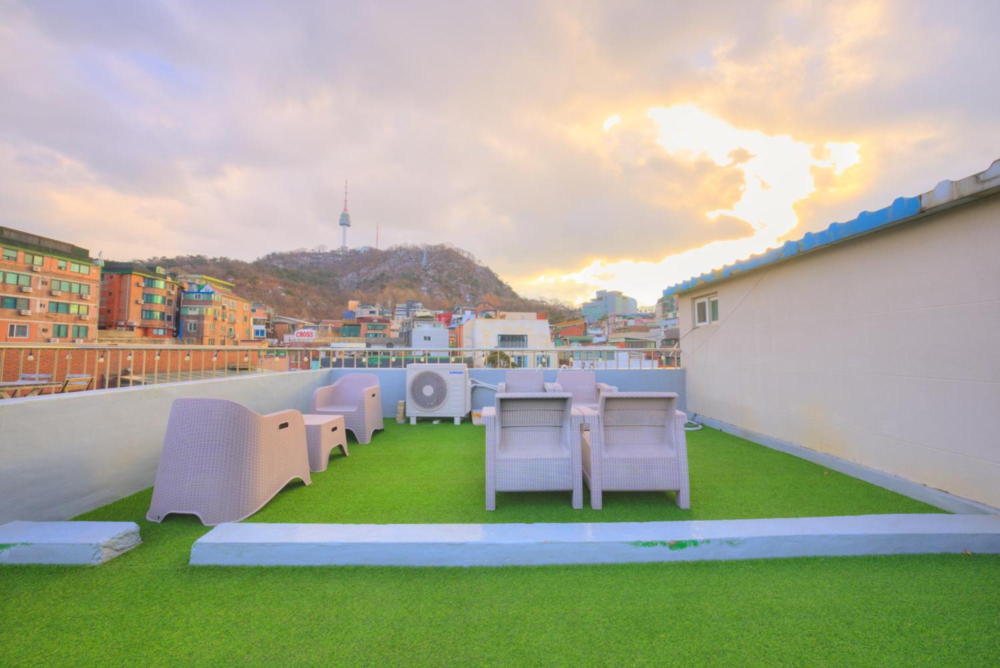 Hostel Cave Myeongdong *
