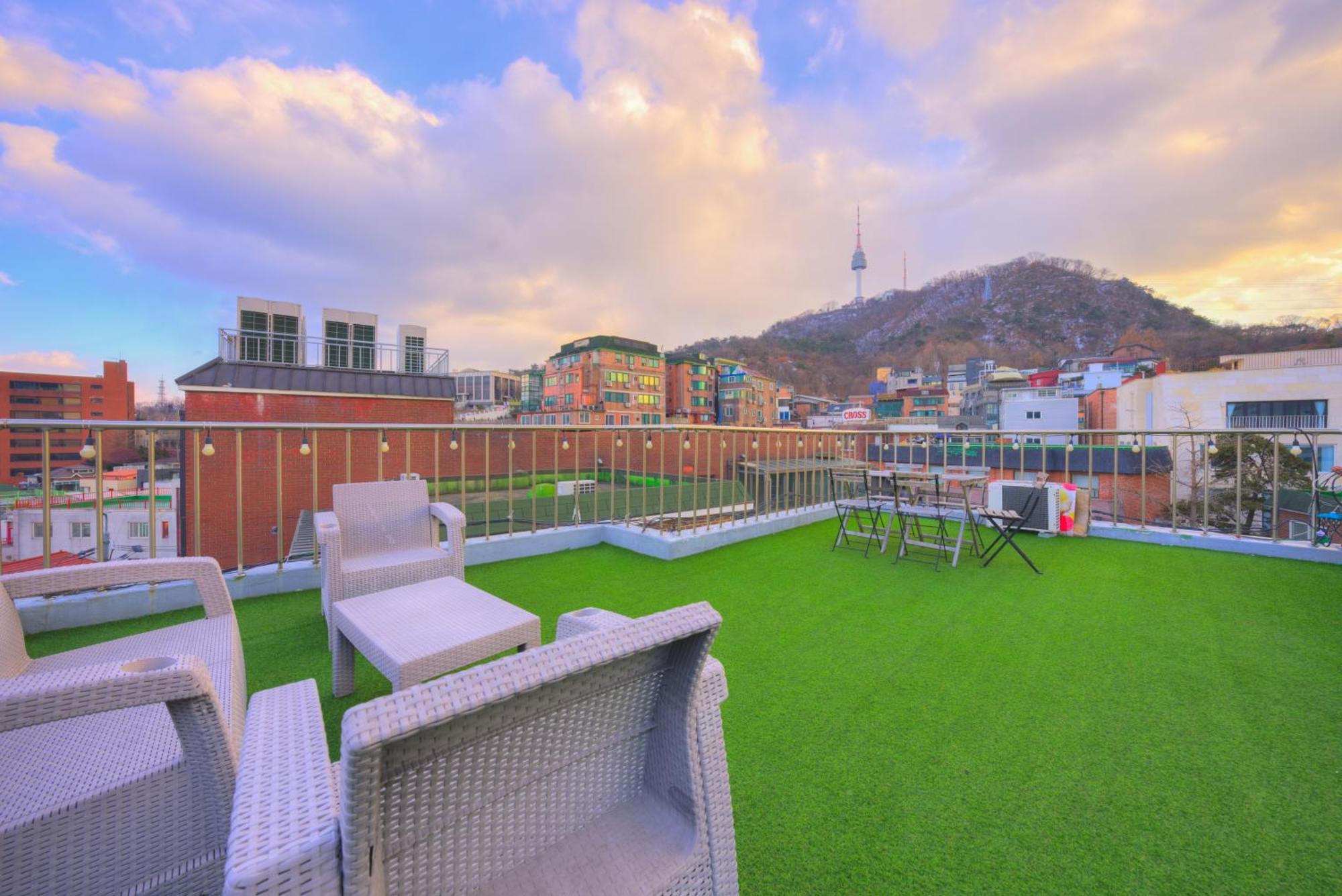 Cave Myeongdong Hostel *