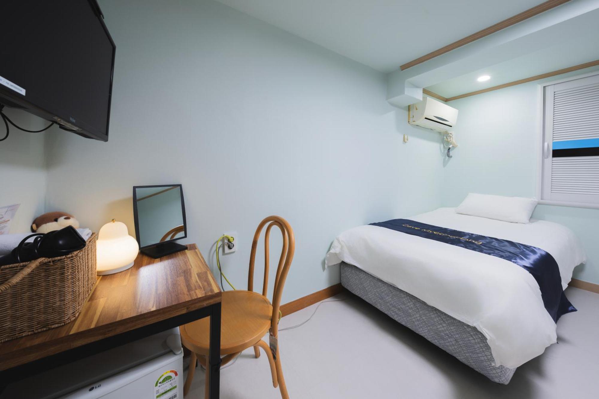 Hostel Cave Myeongdong *