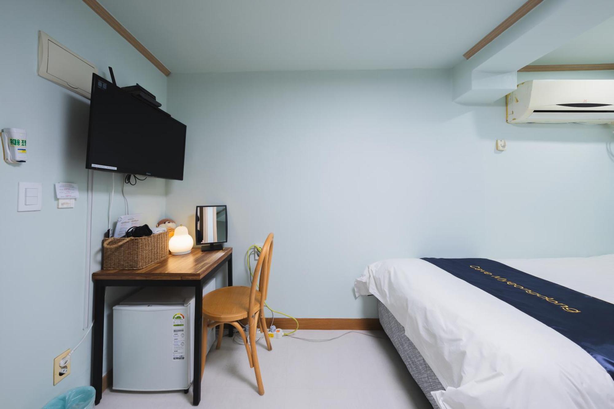 Cave Myeongdong Hostel *