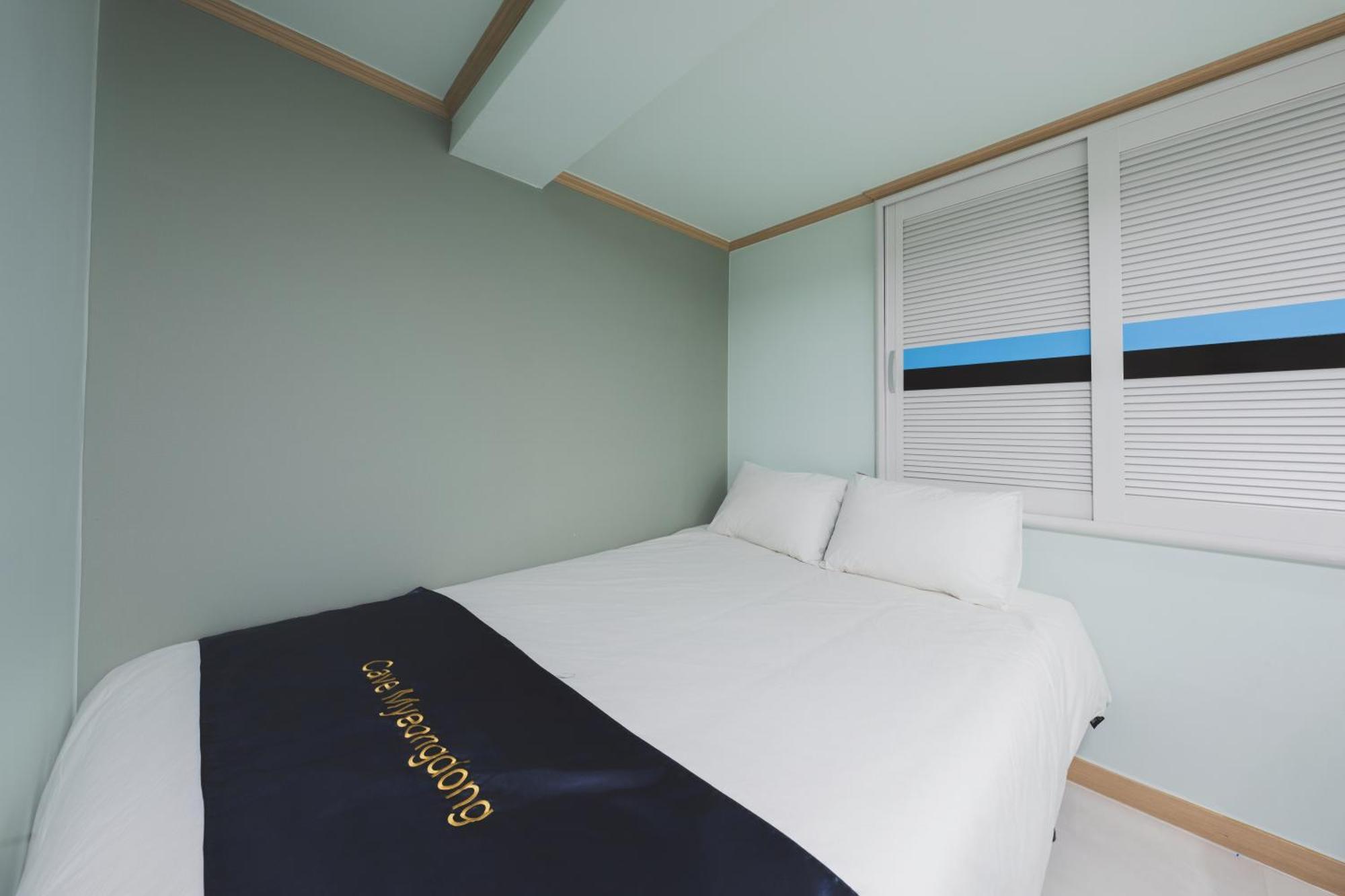 Hostel Cave Myeongdong *
