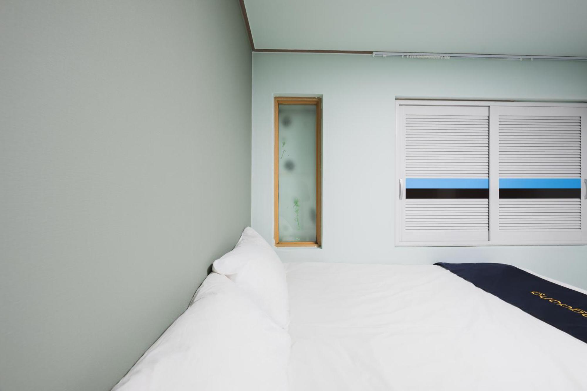 Cave Myeongdong Hostel *