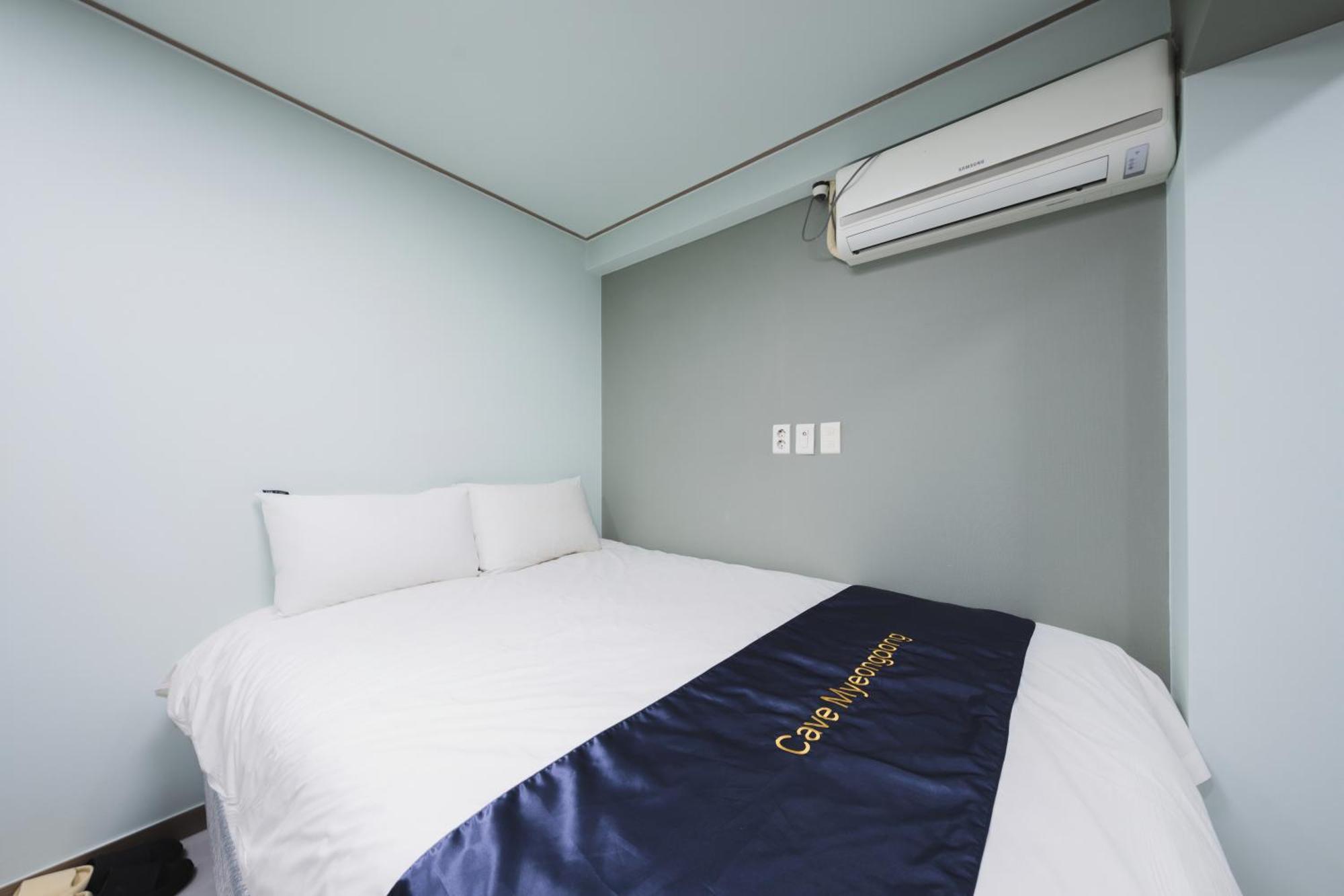 Cave Myeongdong Hostel *