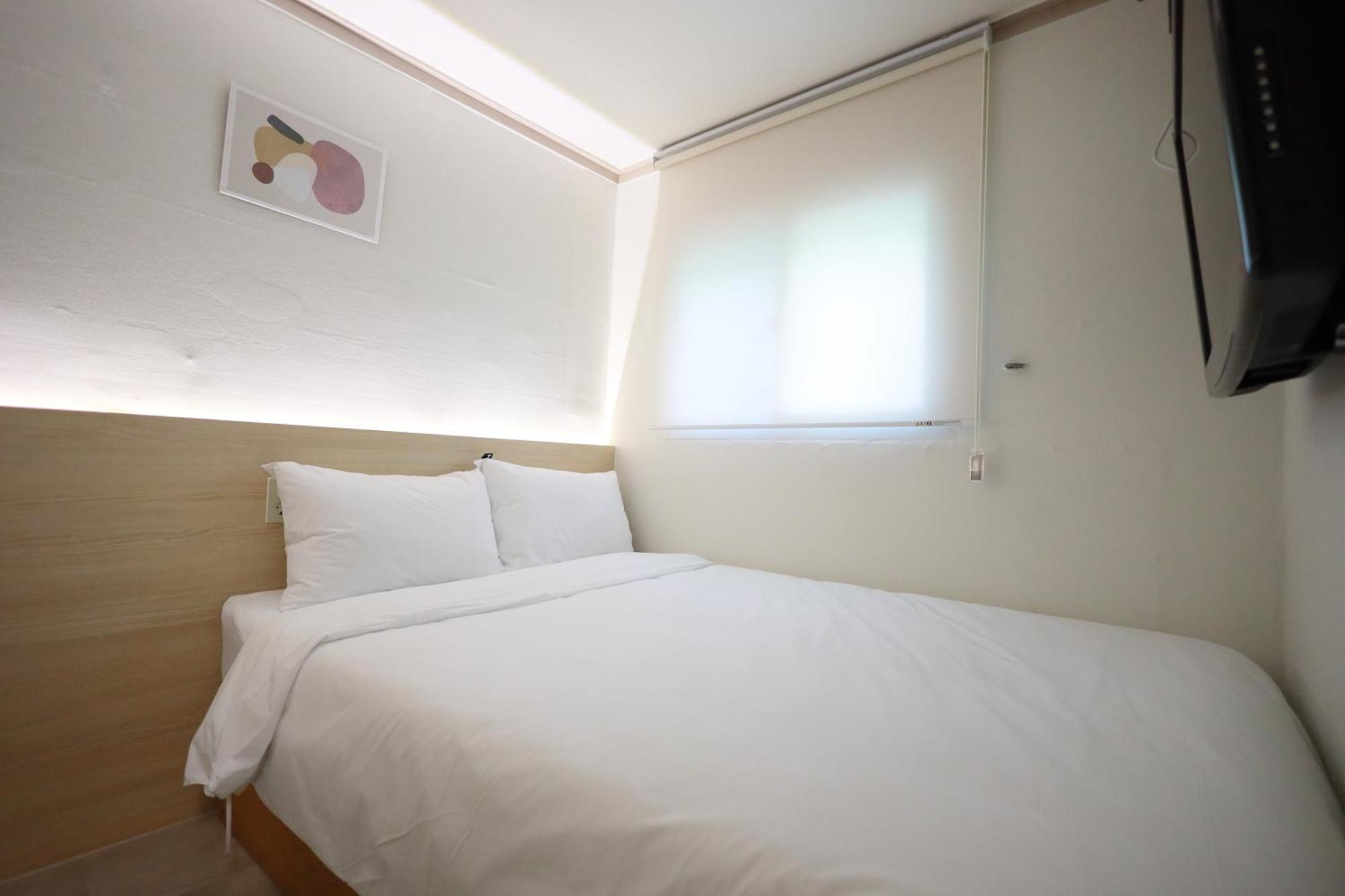 Hostel J5