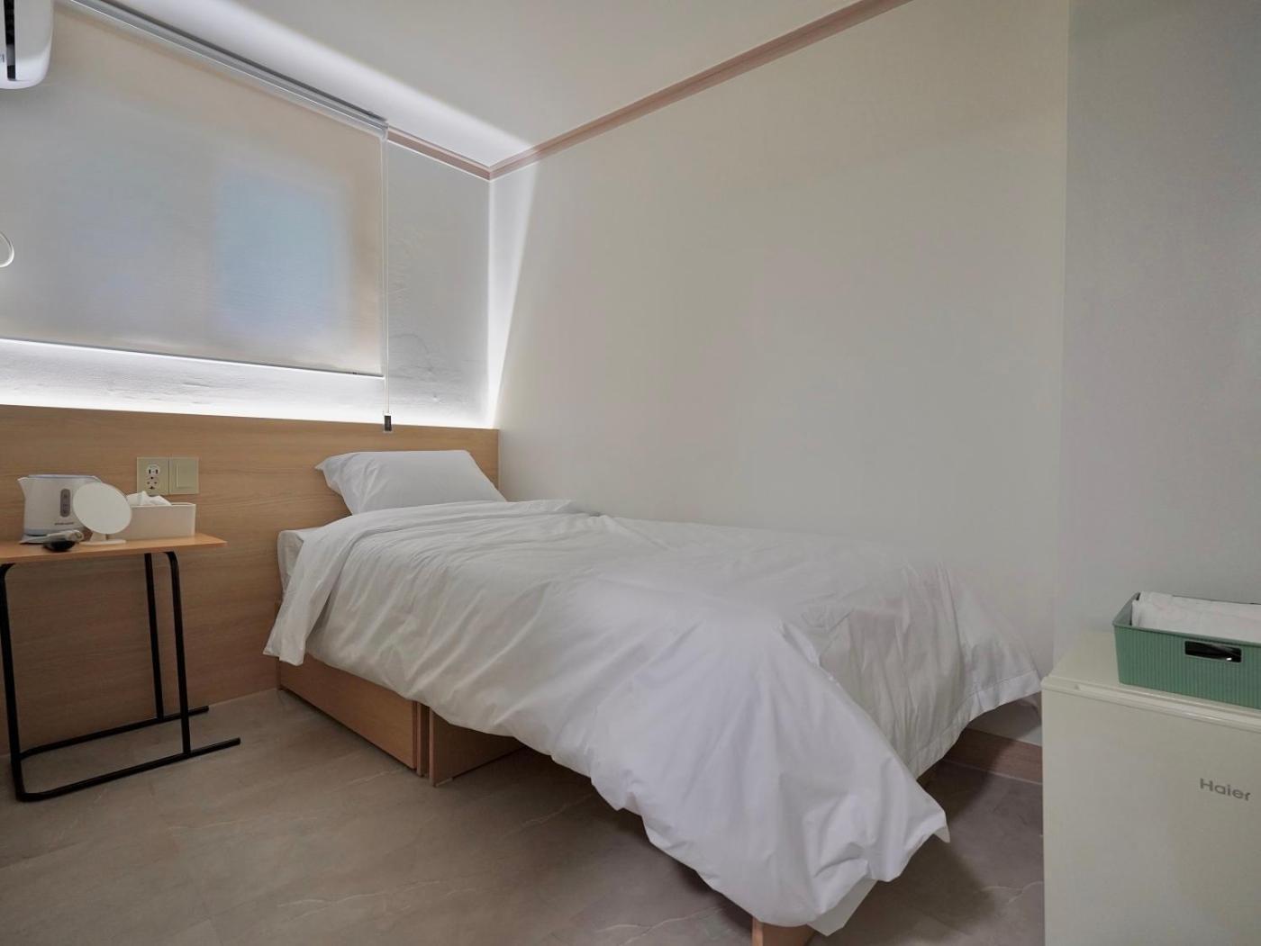 Hostel J5 *