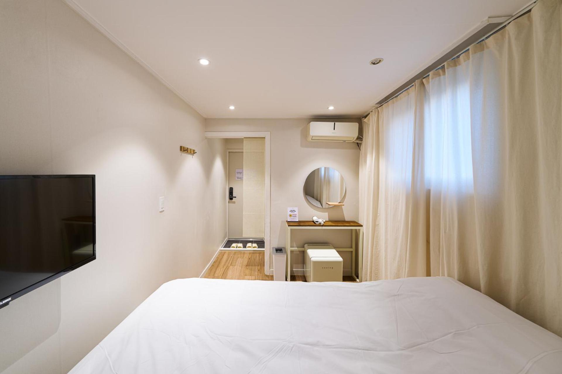 Hostel Life In Insa Seoul
