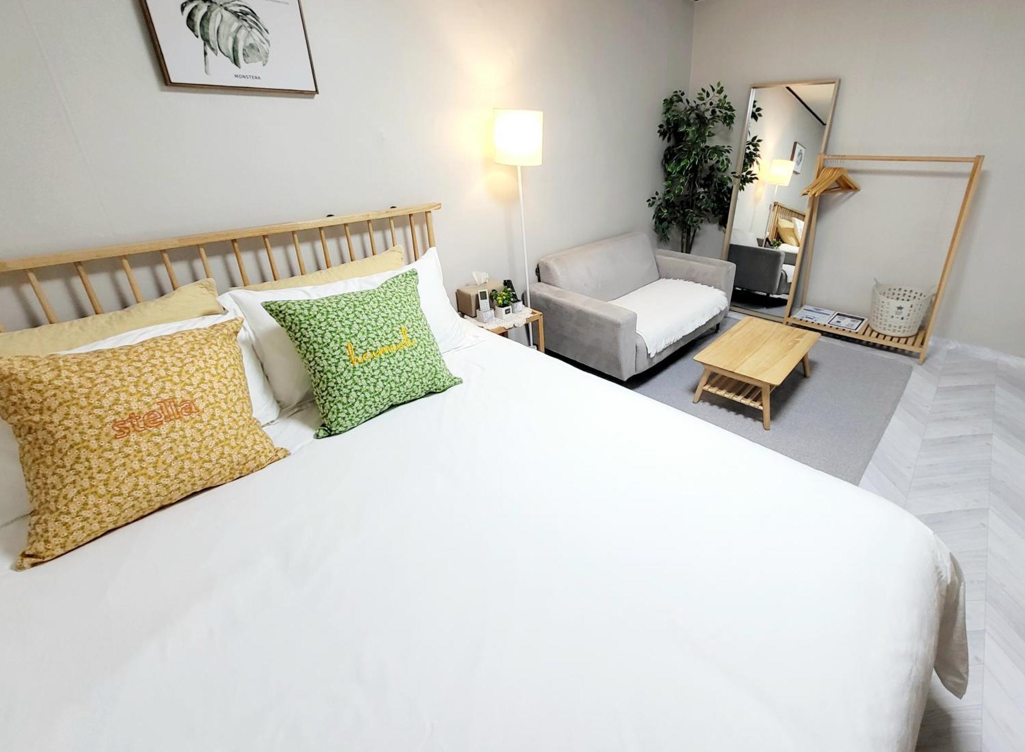 Moon House In #quiet #airport Transport Nearby#1 Min To Line2 Nakseongdae Subway Apartment *