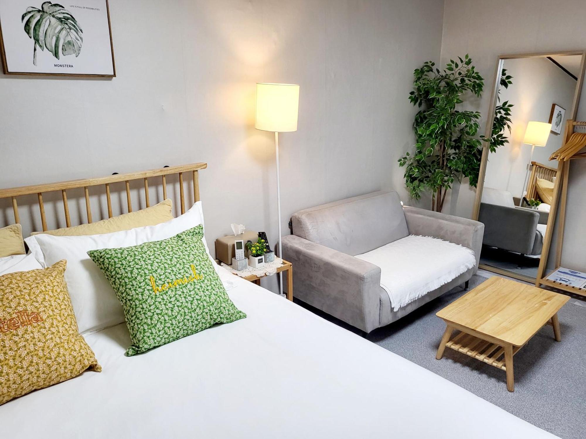 Moon House In #quiet #airport Transport Nearby#1 Min To Line2 Nakseongdae Subway * Seoul