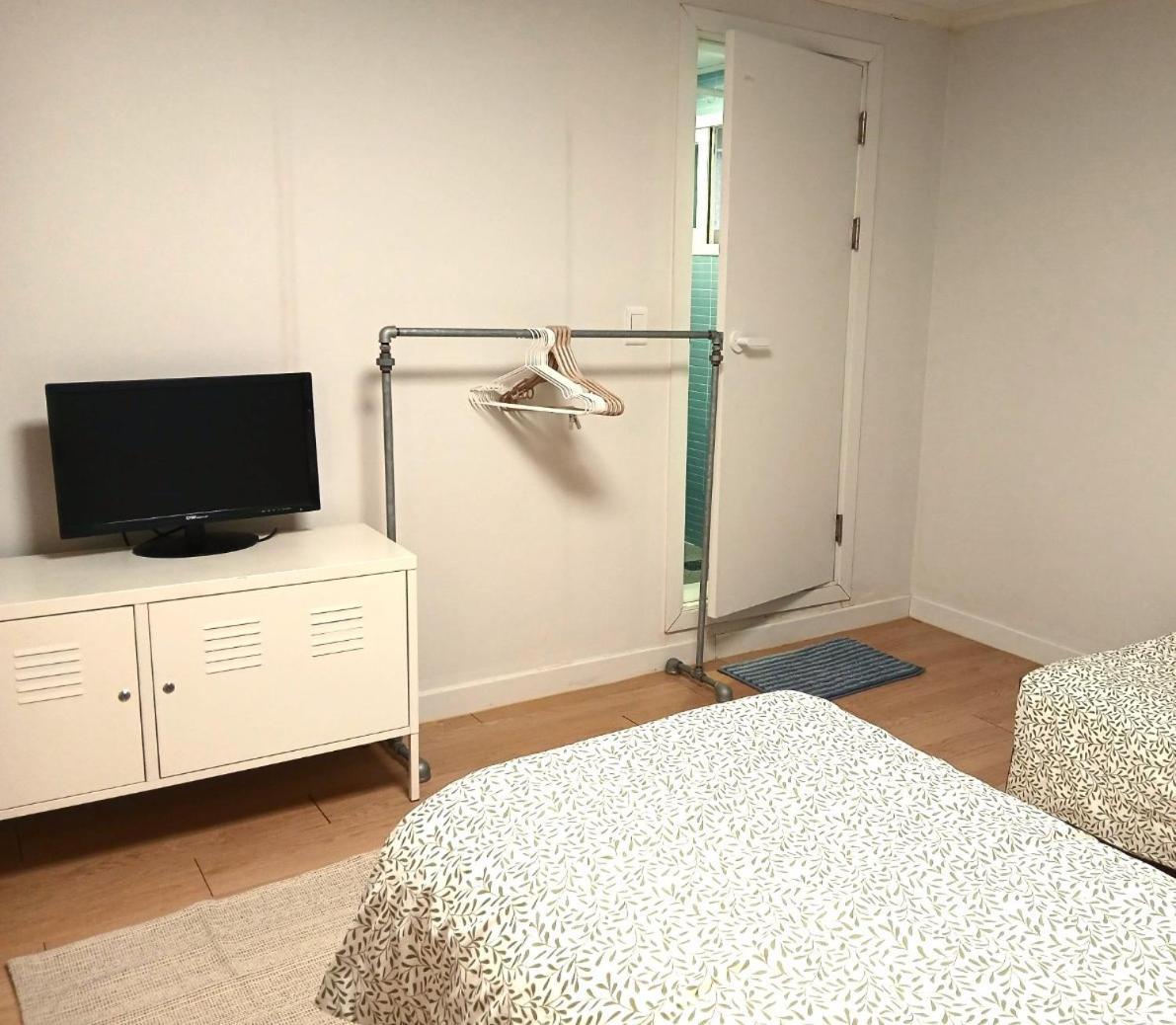 Hongdae Cozy-women's Shared Guest house *