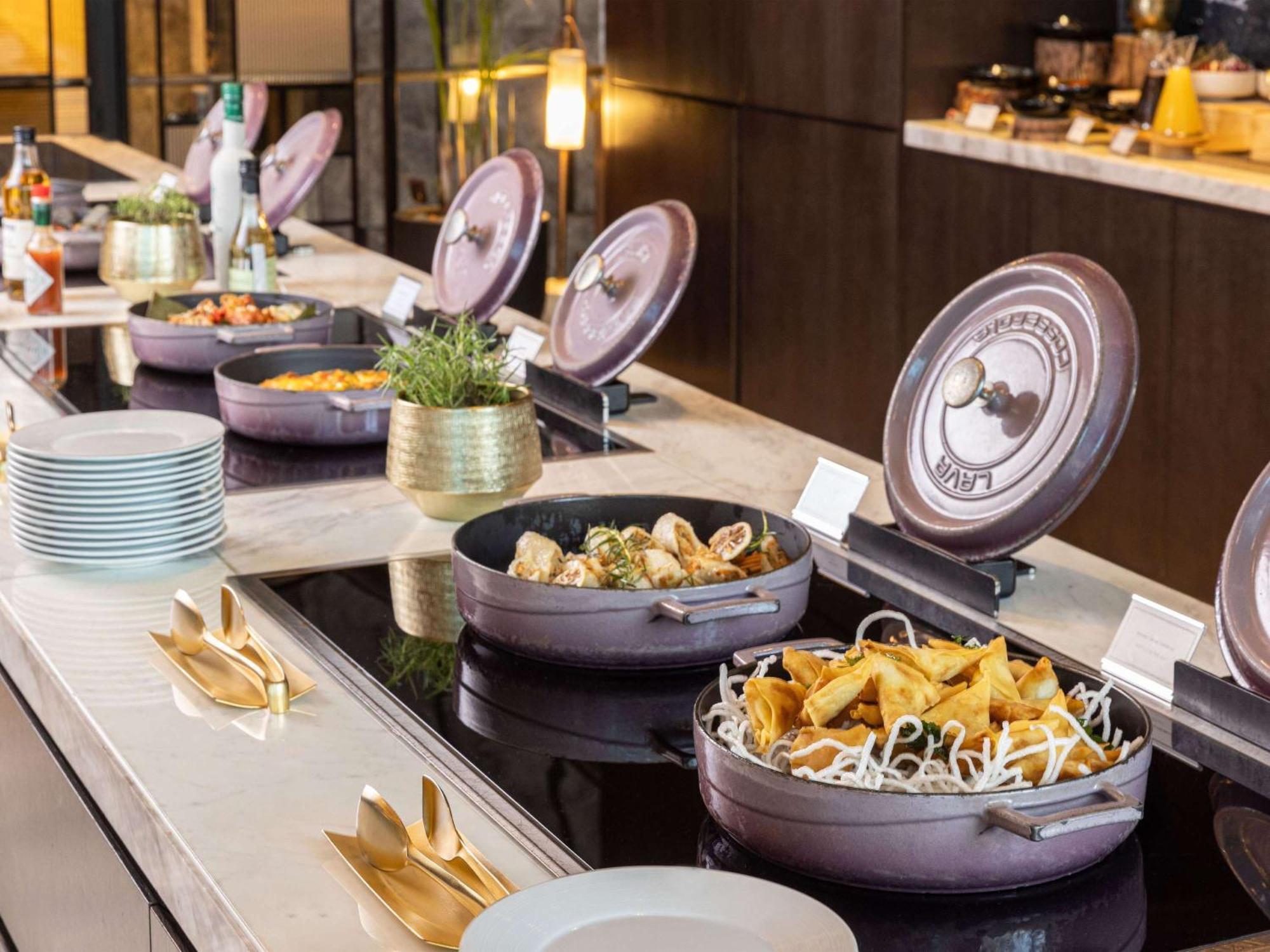 Fairmont Ambassador Hotel 5*