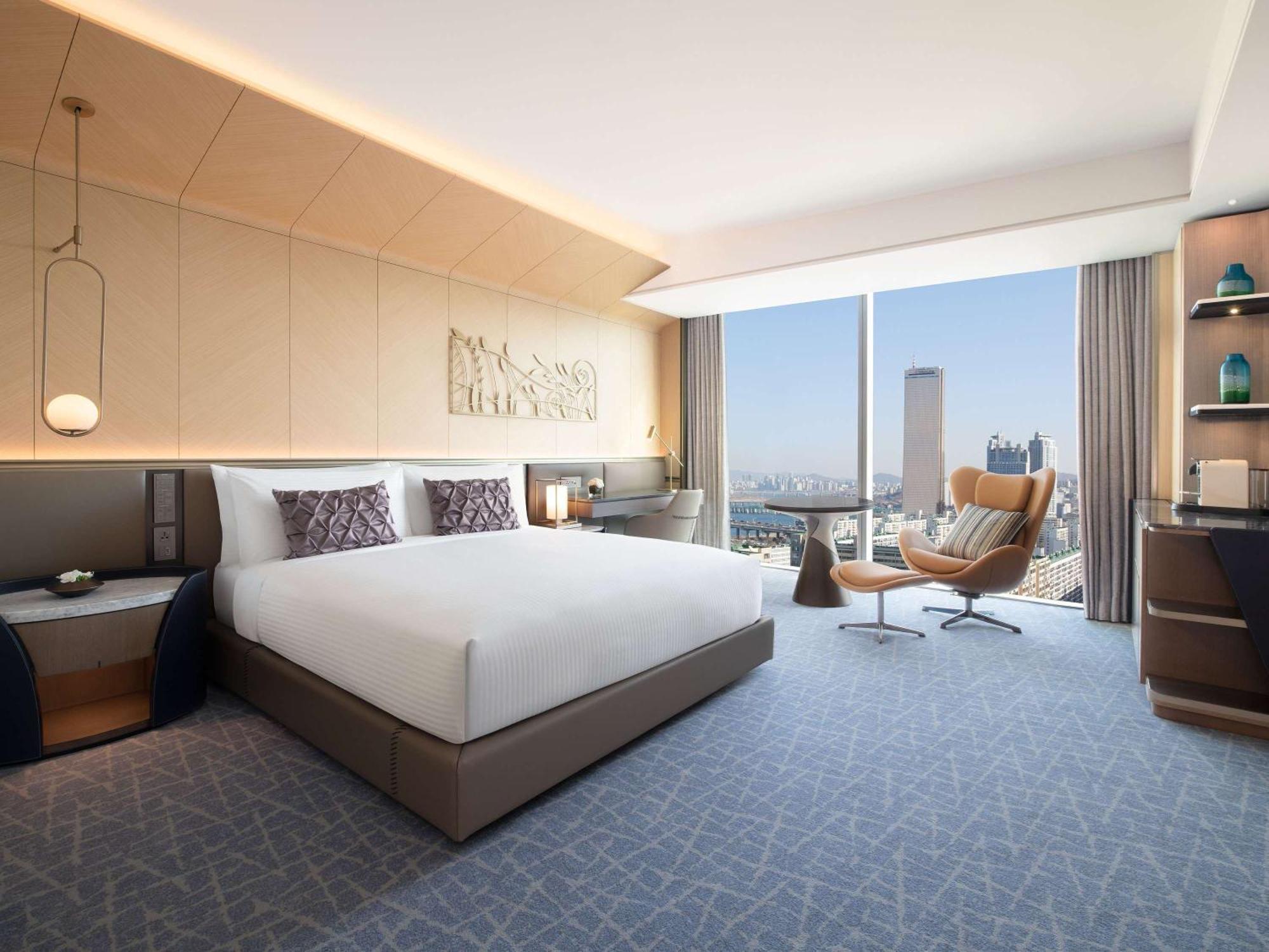 Fairmont Ambassador 5*