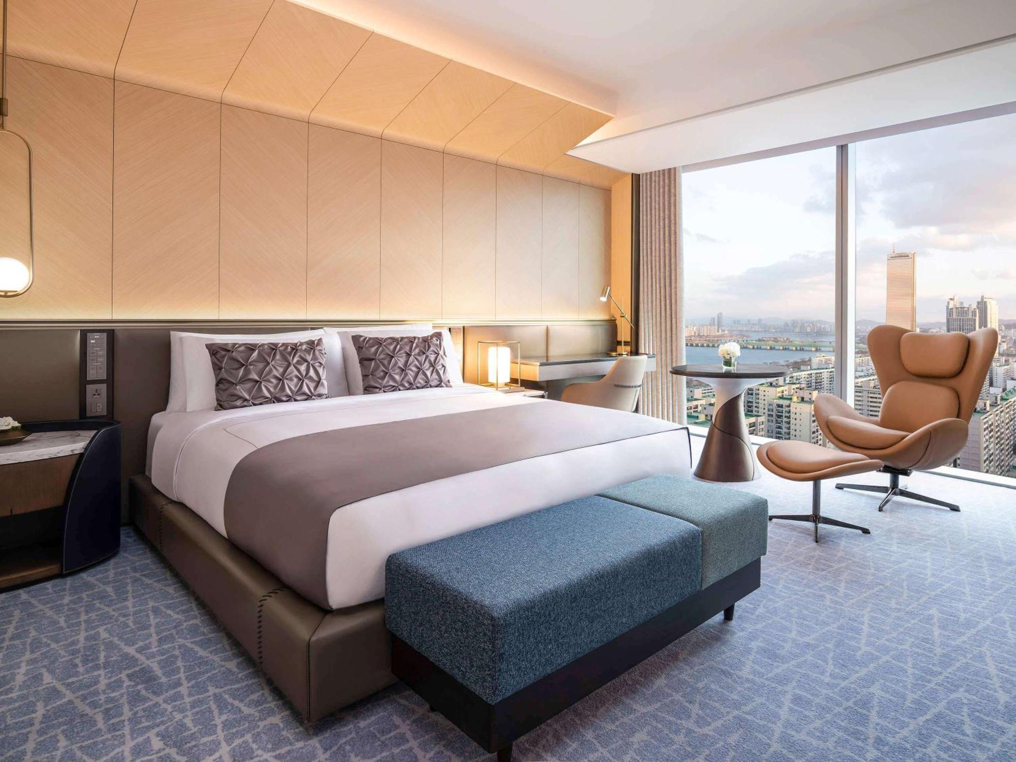 Fairmont Ambassador 5*