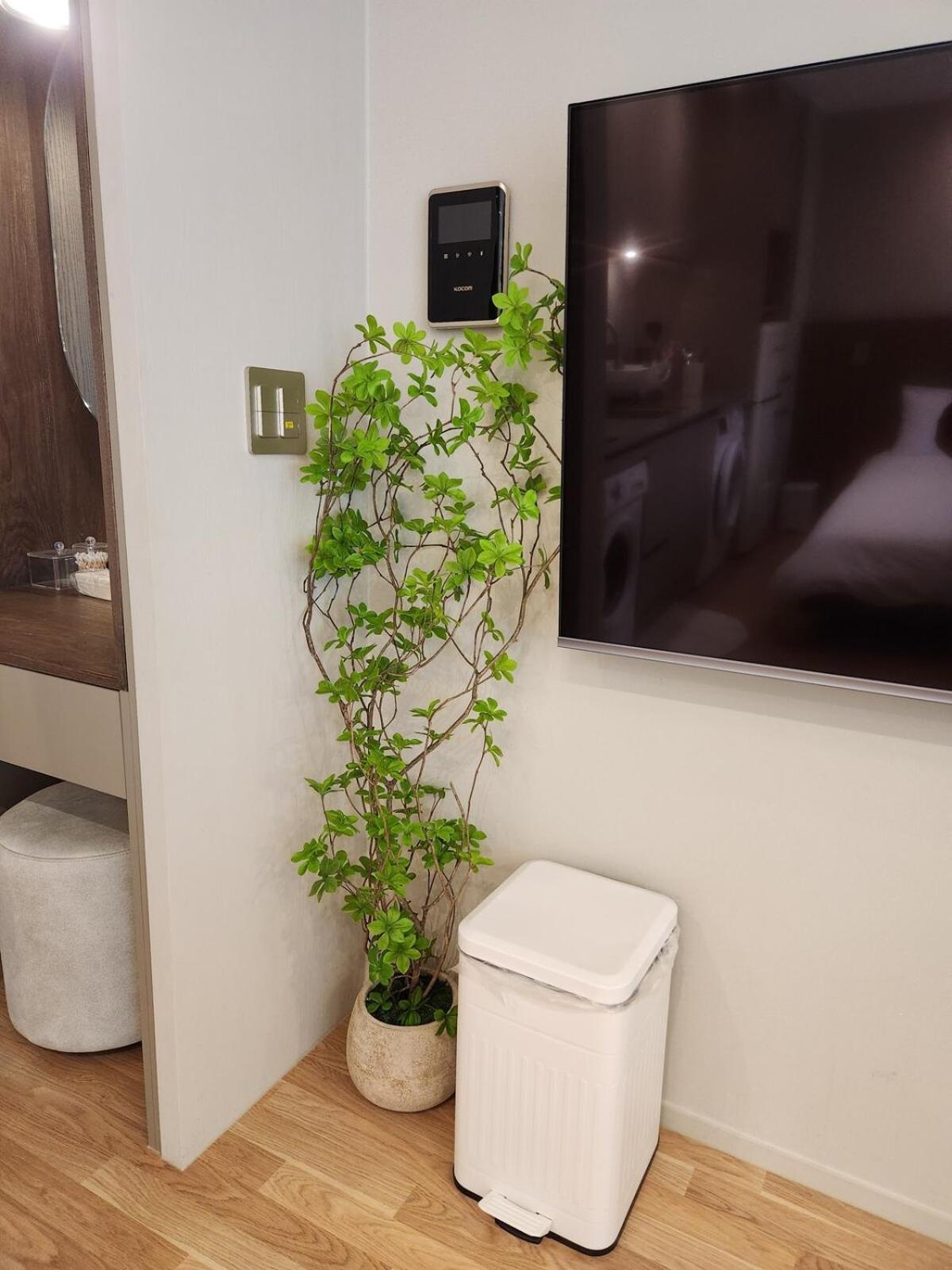 Apartment Hongdae St 09,hongik Station Bright And Stylish House View Yeontral Park *