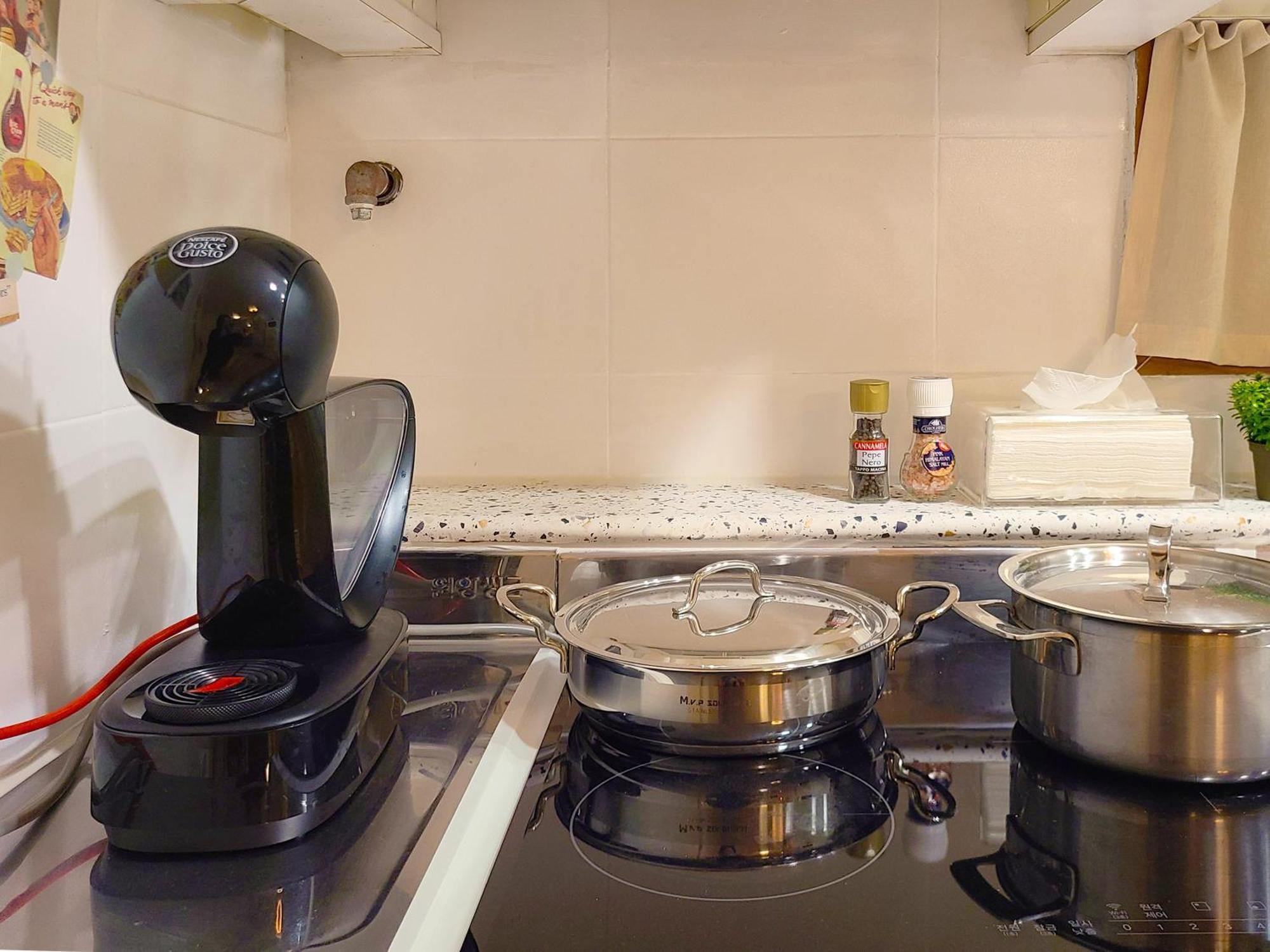 Staywhite #3room 8people #4bed #subway2line #shillimstation #gangnam #hongdae #airportbus6017