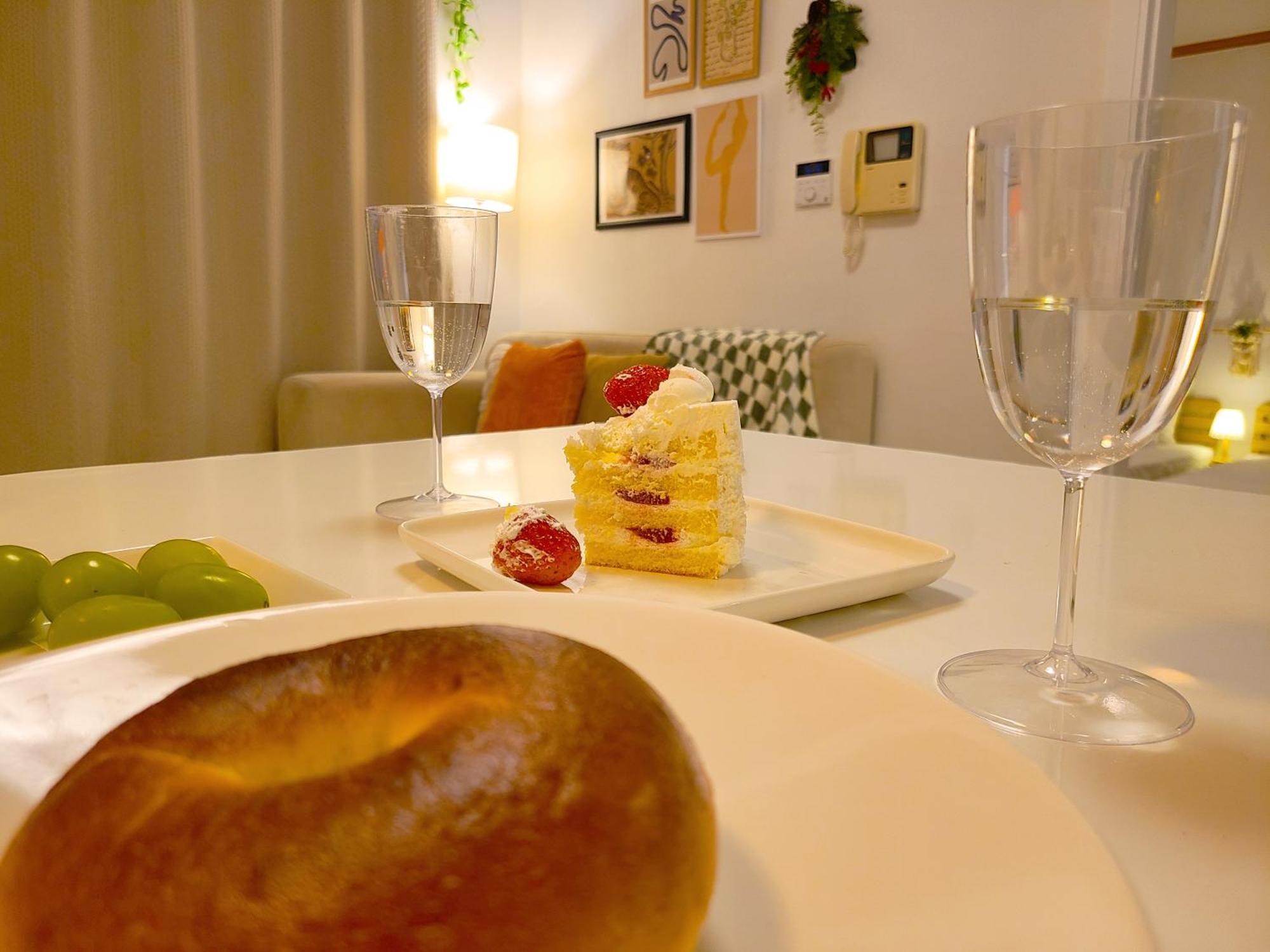 Staywhite #3room 8people #4bed #subway2line #shillimstation #gangnam #hongdae #airportbus6017 Apartment
