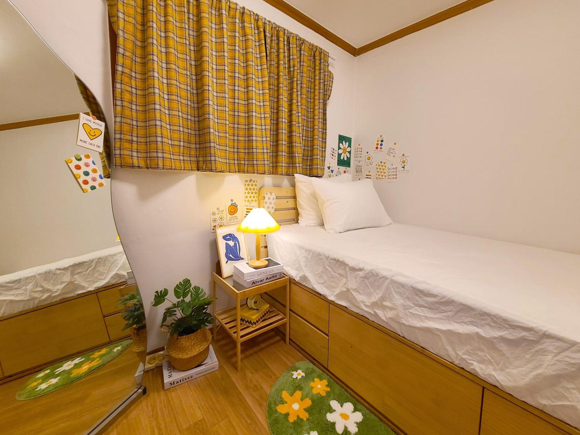 Staywhite #3room 8people #4bed #subway2line #shillimstation #gangnam #hongdae #airportbus6017 Apartment *