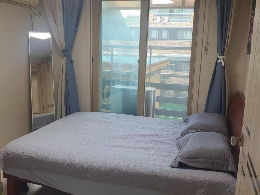 Convenient Location 3-person With Living And 2 Bedrooms, 600 Meters From Bogukmun Station, 5 Stops To Snu Bundang Hospital, Close To Korea Seul