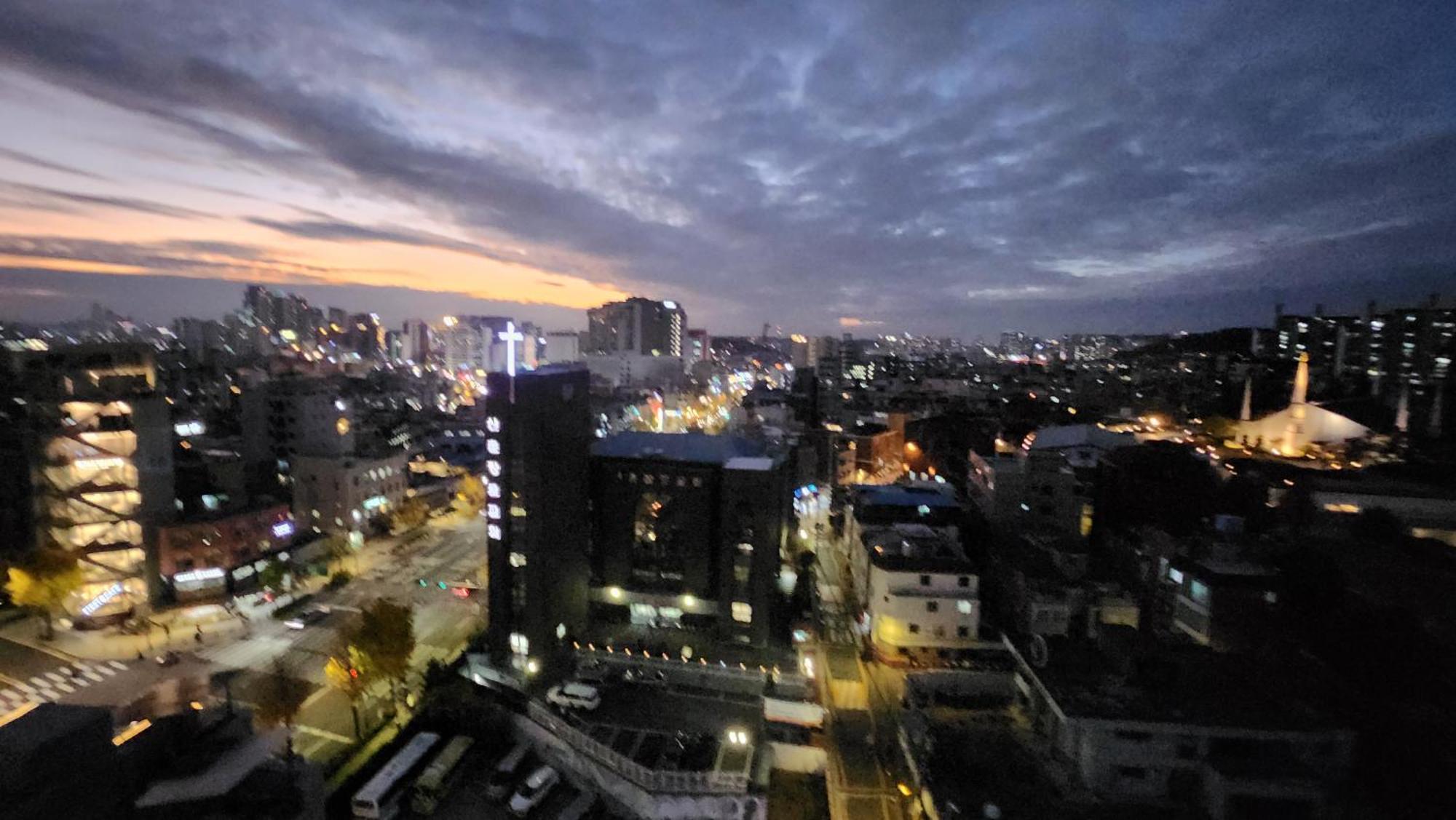 Hongik Sinchon Sirince Pangsapuri *
