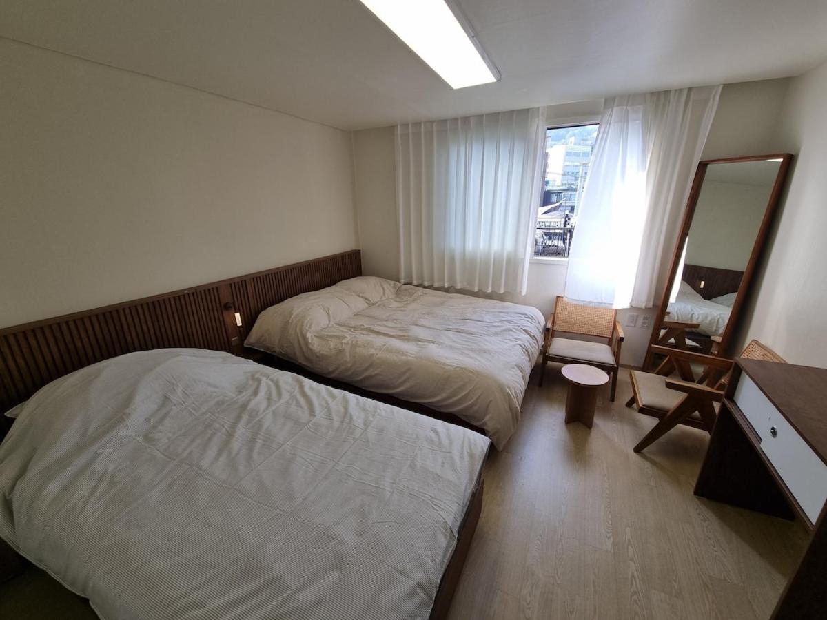 Hongdae Street 41 Station 4min 3br * Seoul