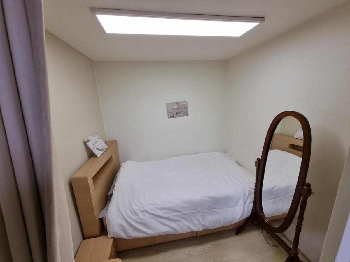 Hongdae Street 41 Station 4min 3br Seoul