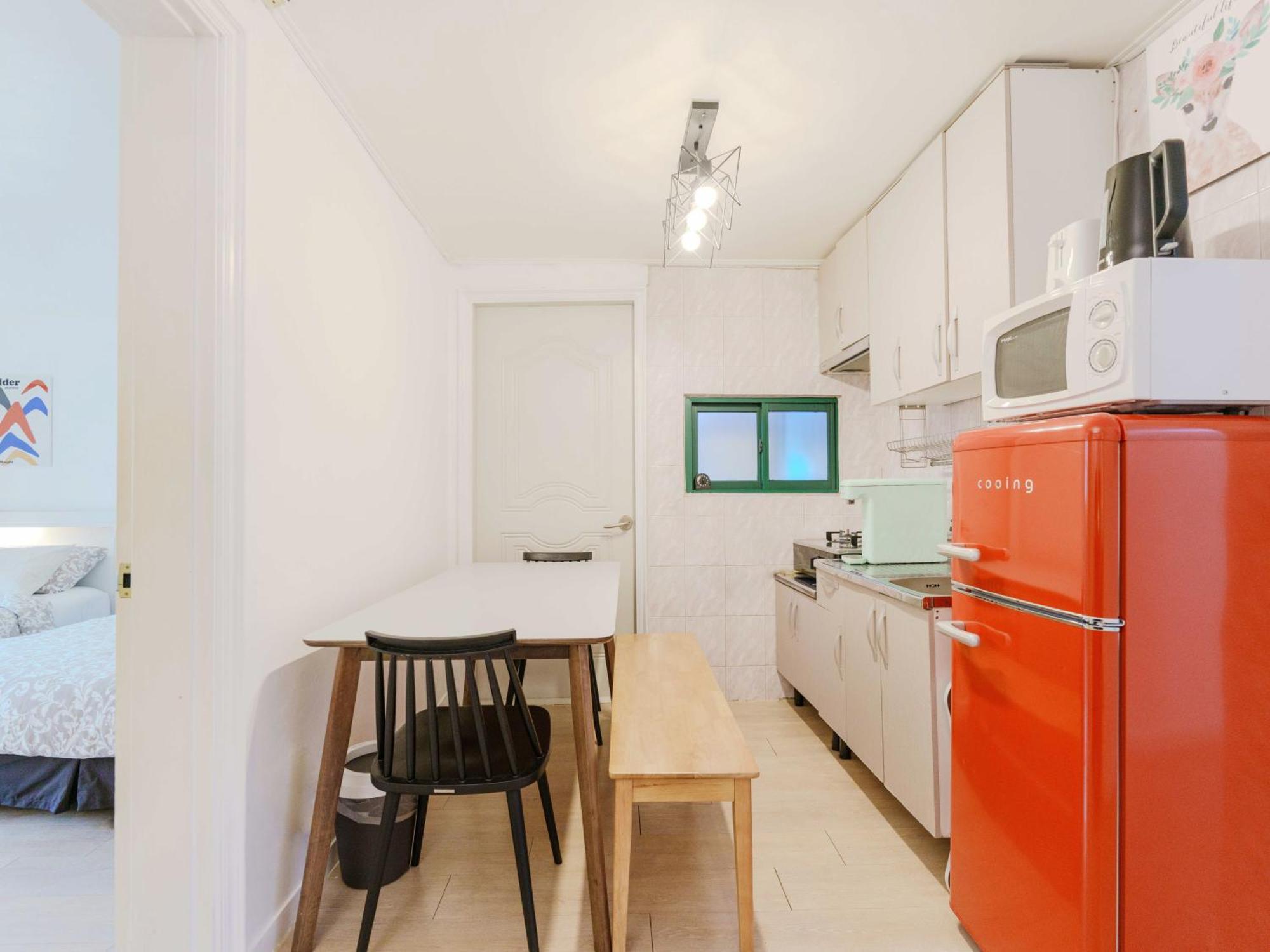 Vila Heistay-30sec From Hongdae Subwaystop-elevator *
