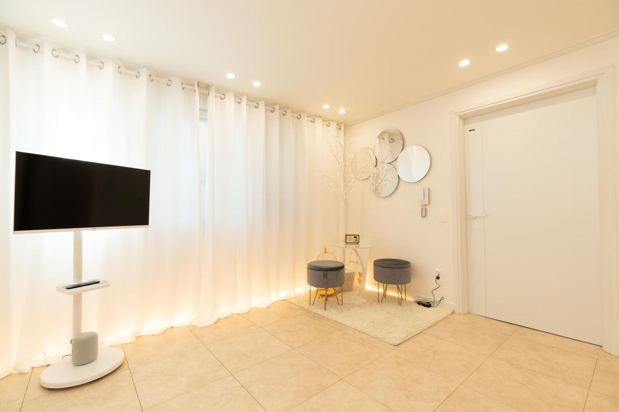 Cozy House- Yongsan, Itaewon, Noksapyeong Station, 2r3b Apartment Seoul