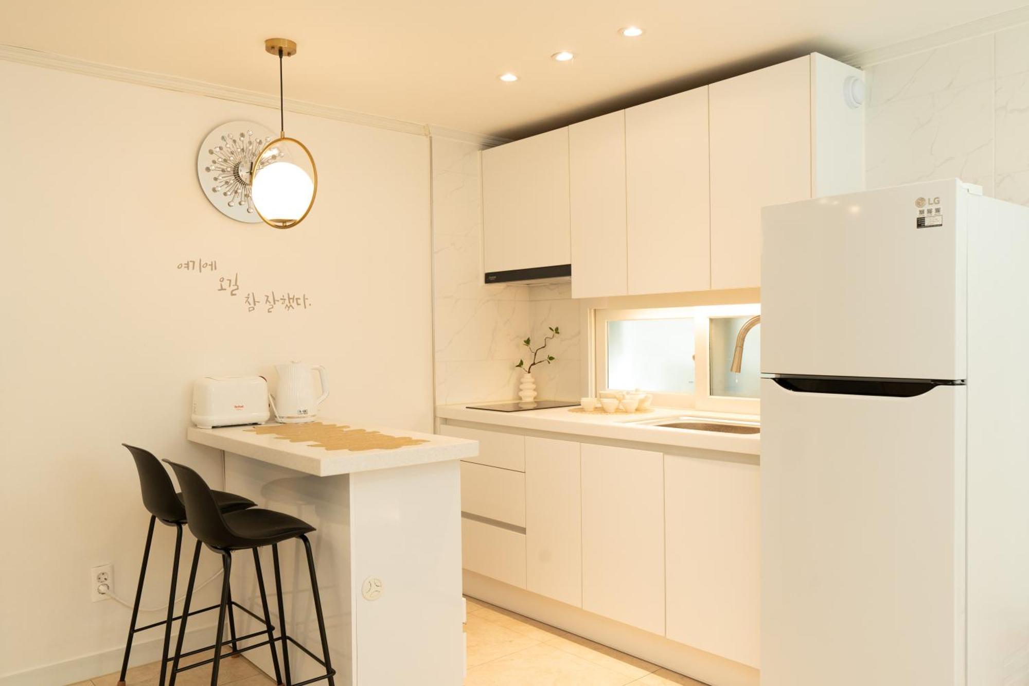 Cozy House- Yongsan, Itaewon, Noksapyeong Station, 2r3b Apartment