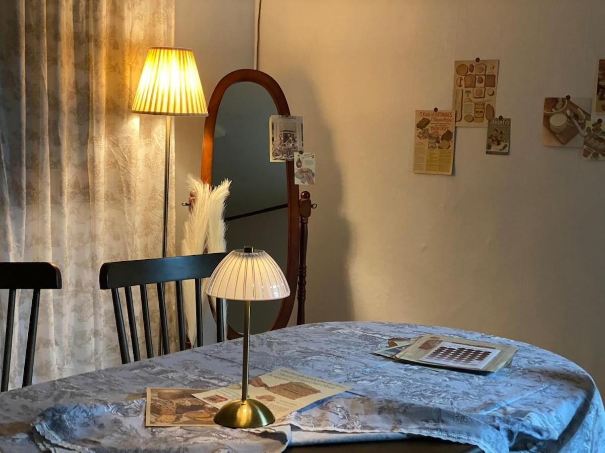 # Hongdae 10 Minutes # 4 For 12 People # Hongje Station 5 Minutes Apartment Seoul