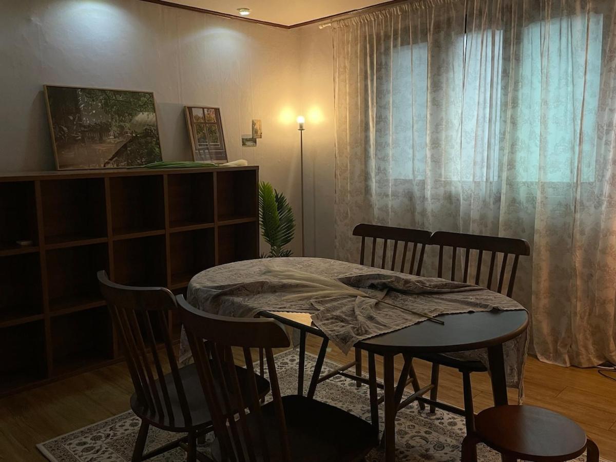 Apartment # Hongdae 10 Minutes # 4 For 12 People # Hongje Station 5 Minutes Seoul