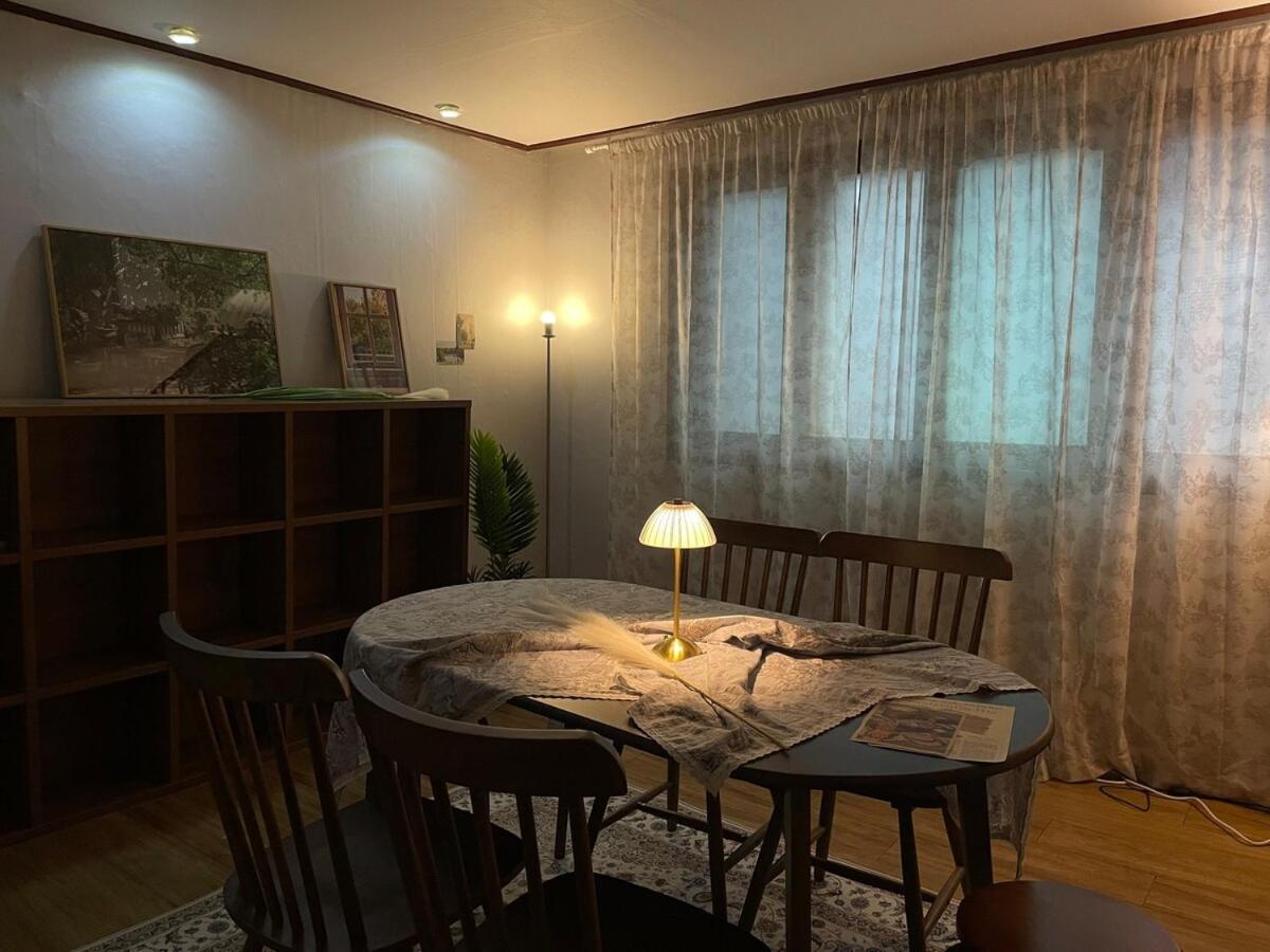 Apartment # Hongdae 10 Minutes # 4 For 12 People # Hongje Station 5 Minutes Seoul