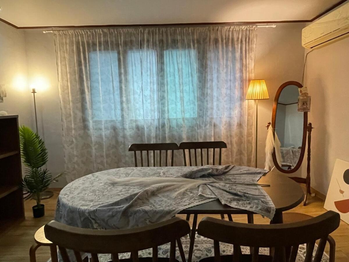 Apartment # Hongdae 10 Minutes # 4 For 12 People # Hongje Station 5 Minutes Seoul