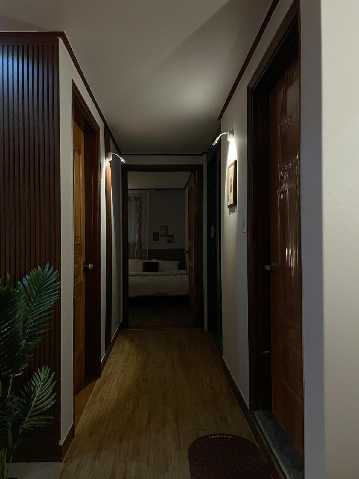 Apartment # Hongdae 10 Minutes # 4 For 12 People # Hongje Station 5 Minutes Seoul