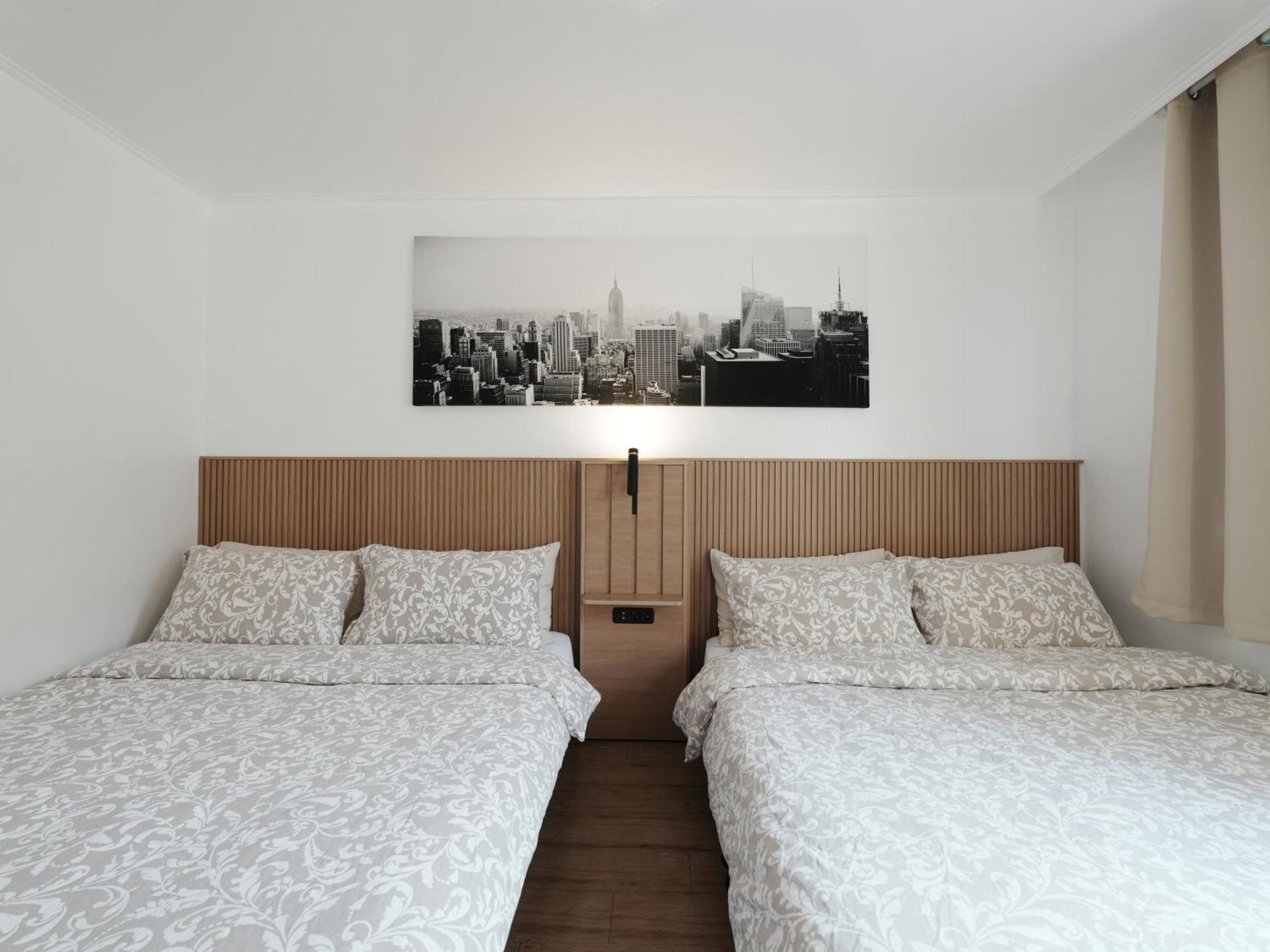 Villa Heistay-30sec From Hongdae Subwaystop-elevator