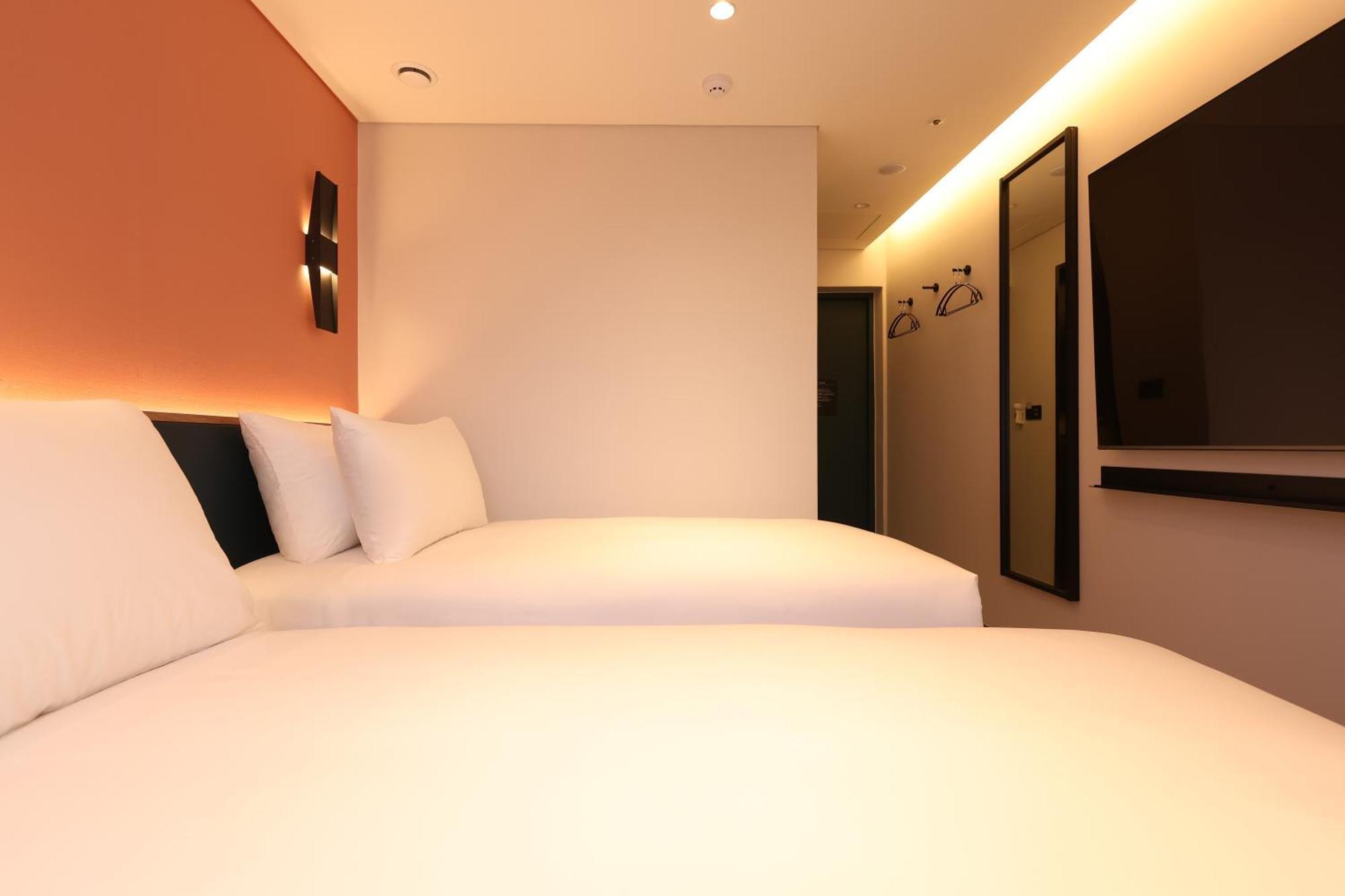Hotel New Blanc Myeongdong 4*