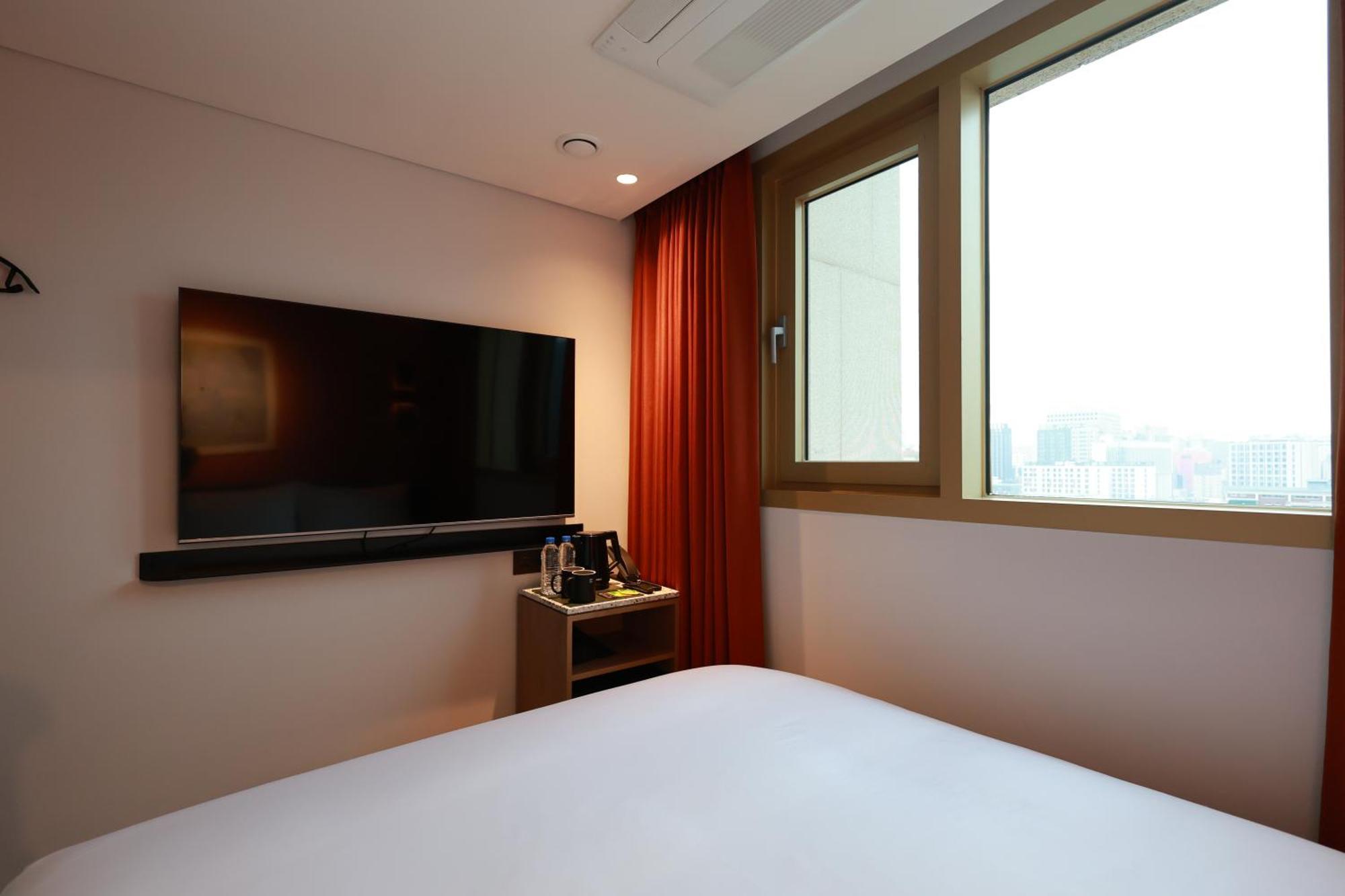 Hotel New Blanc Myeongdong 4*