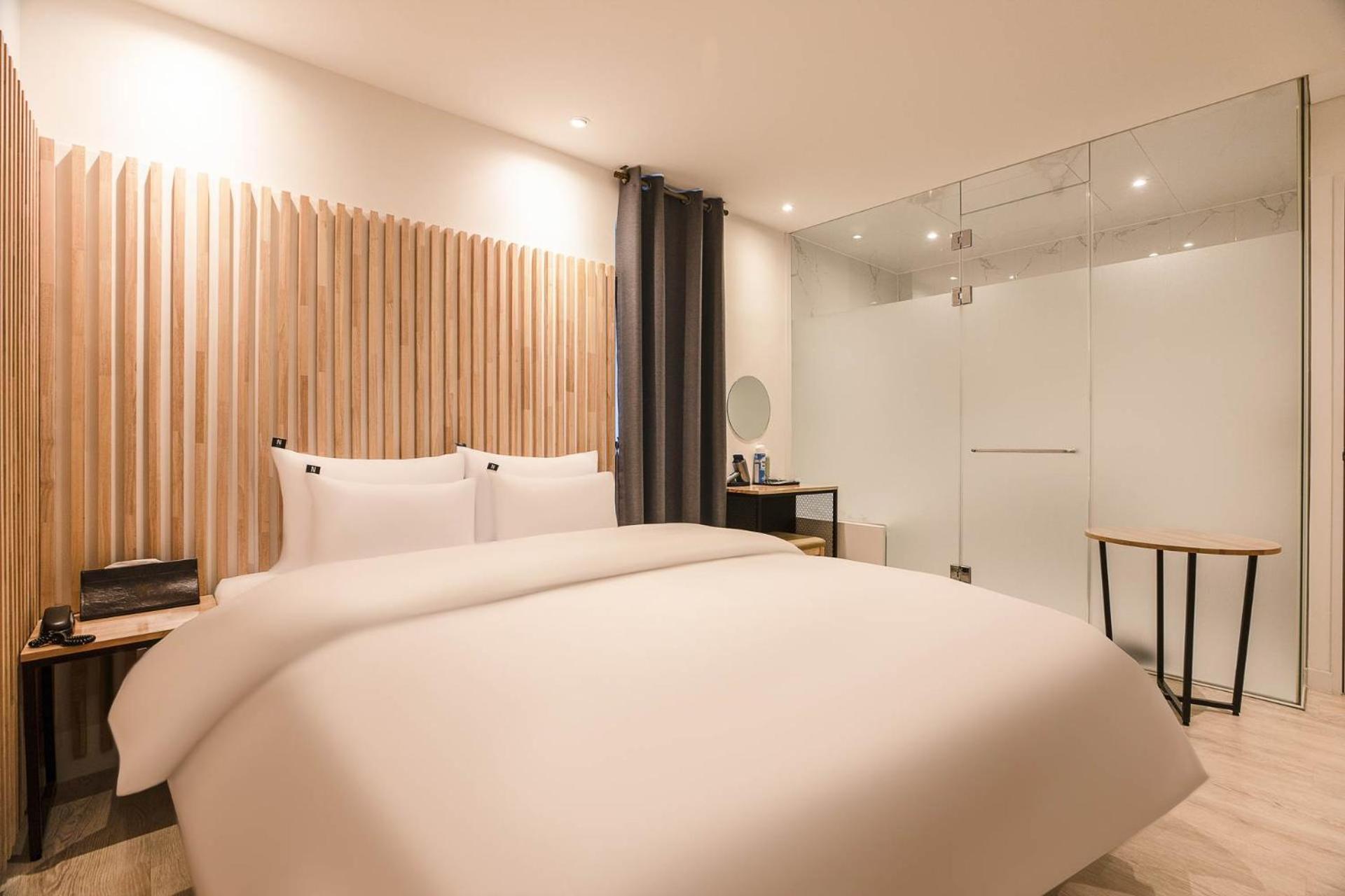 Hotel N *