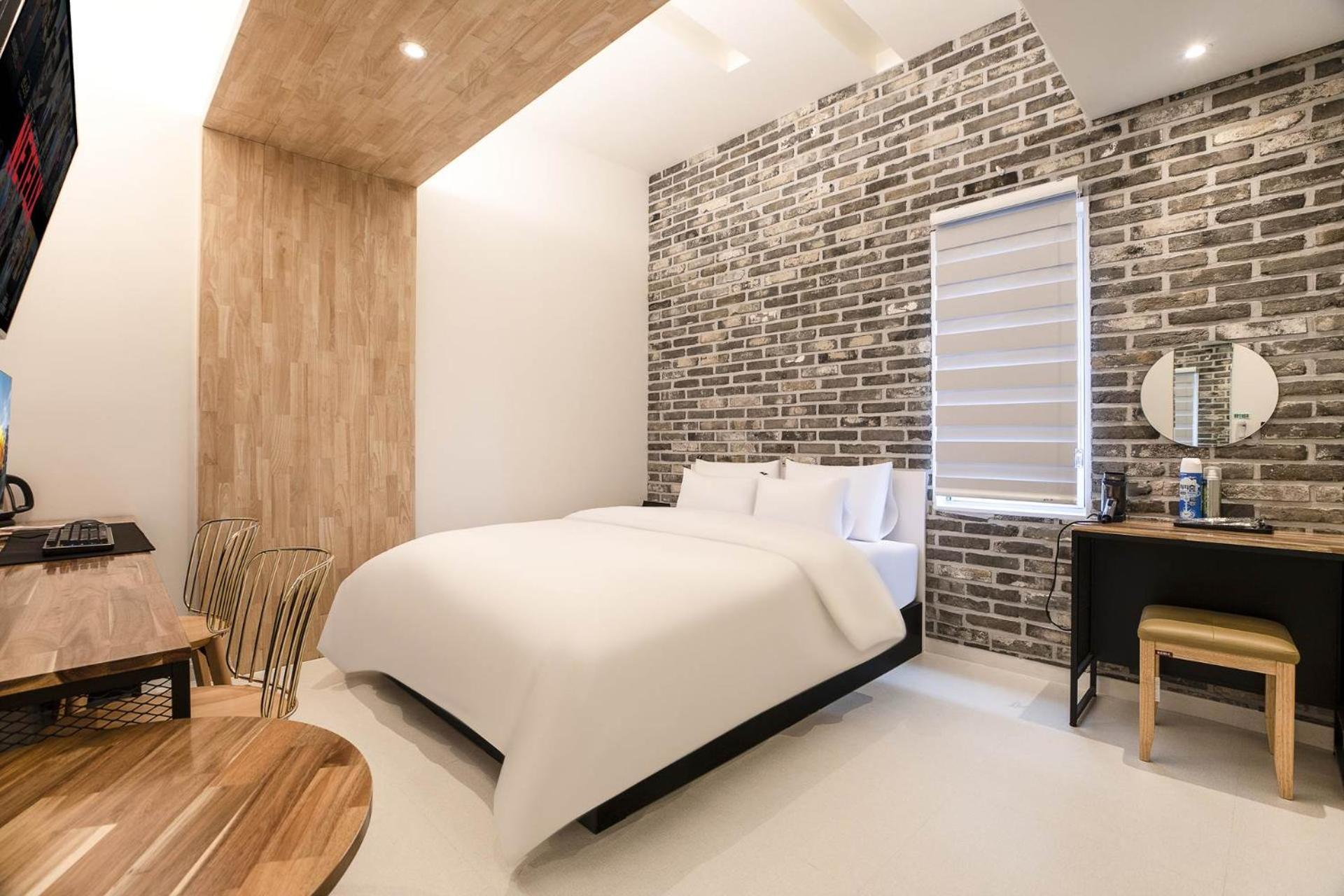 Hotel N *