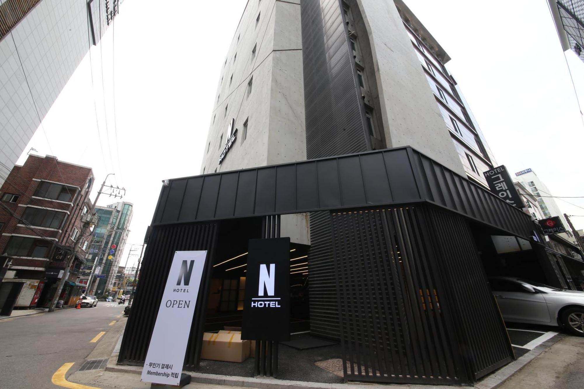 Hotel N *