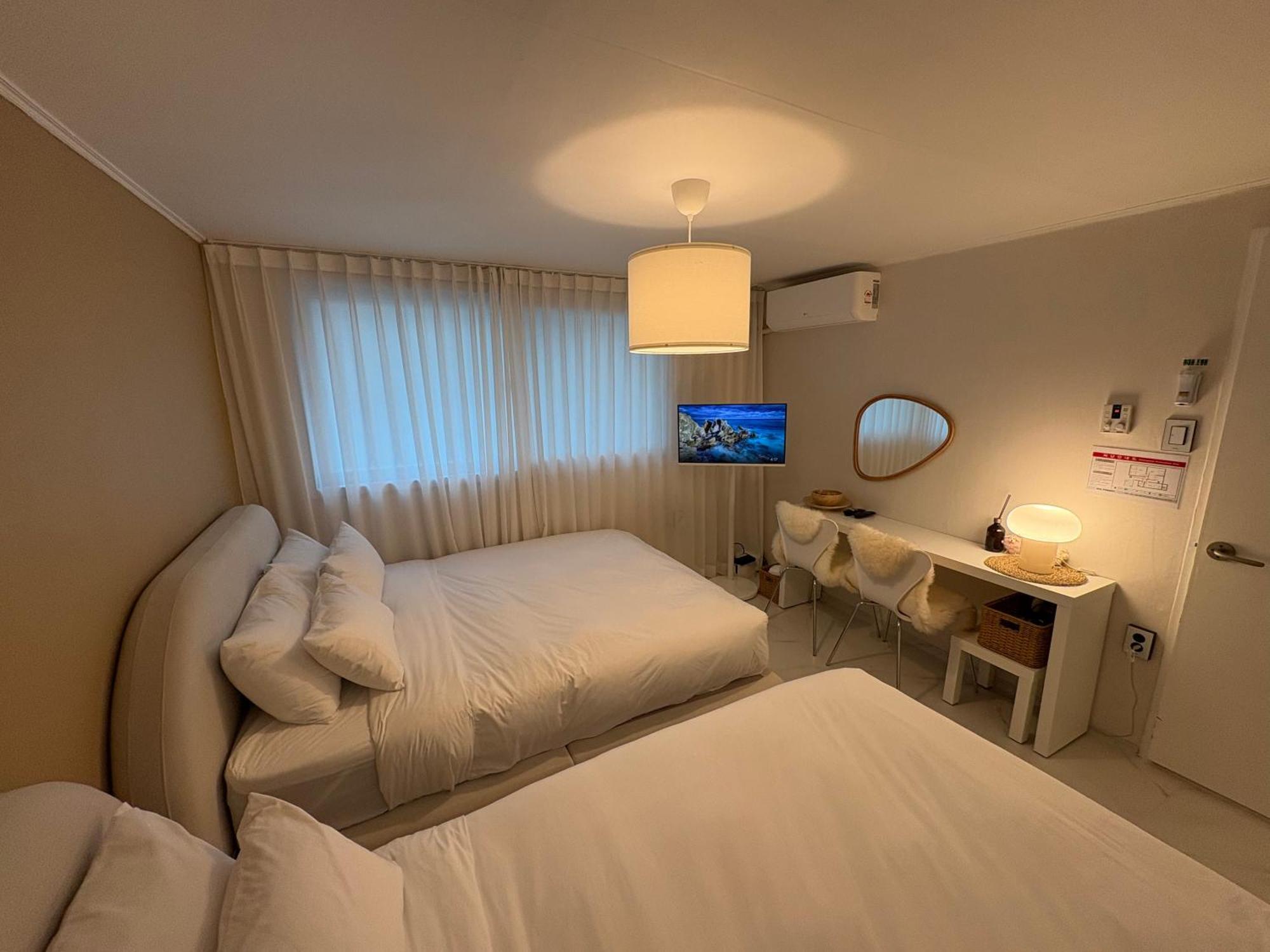 Modernstay Hongdae#mangwon Local Market 10mins, Hongdae, Airport Bus, Hanriver Park 10min,family *