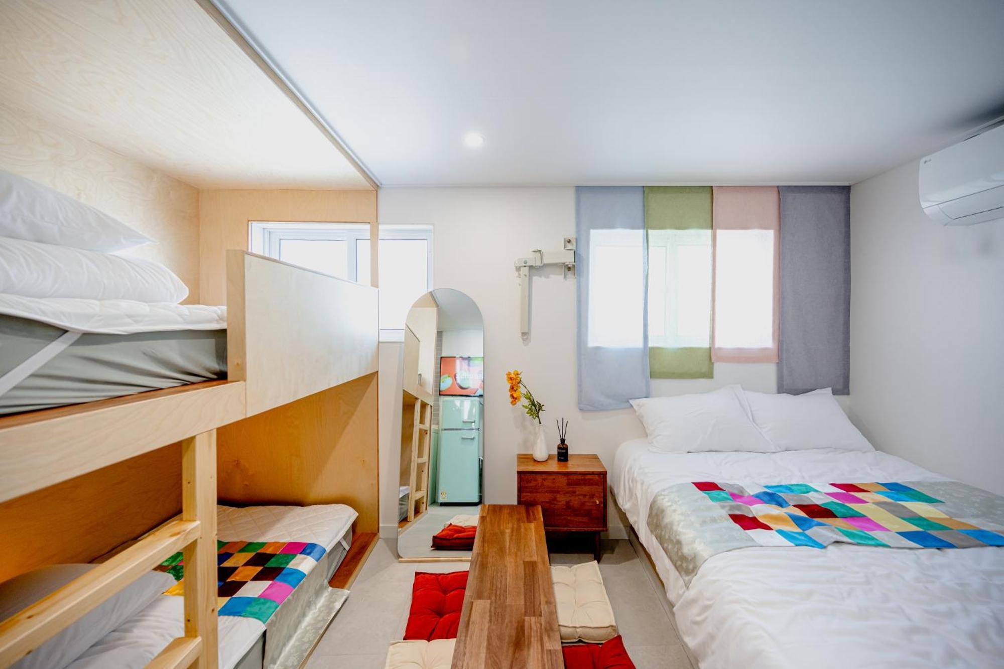 Ikseon Atelier Hostel