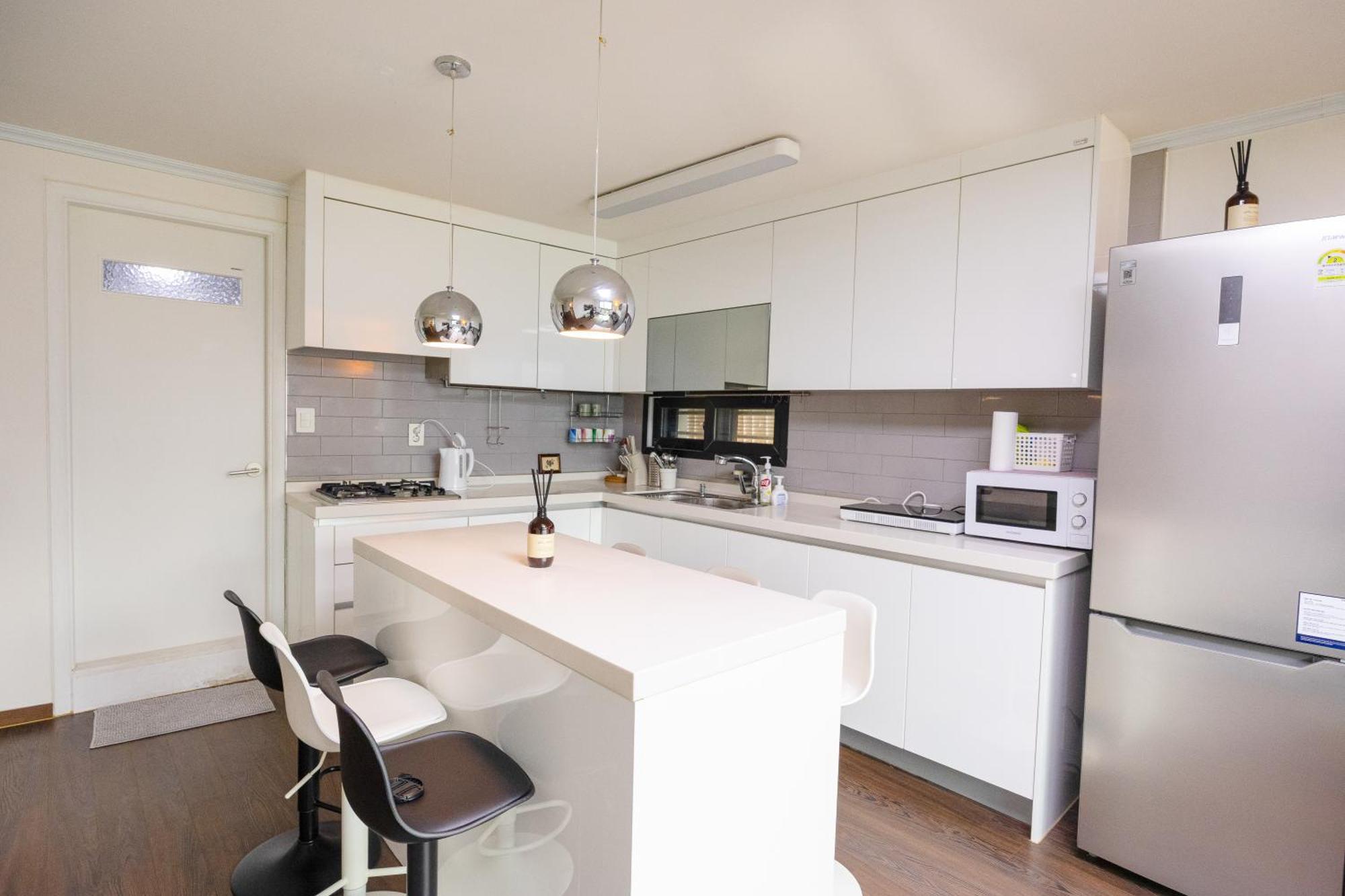 3br Jong-ro Family House, 4beds, 6 People