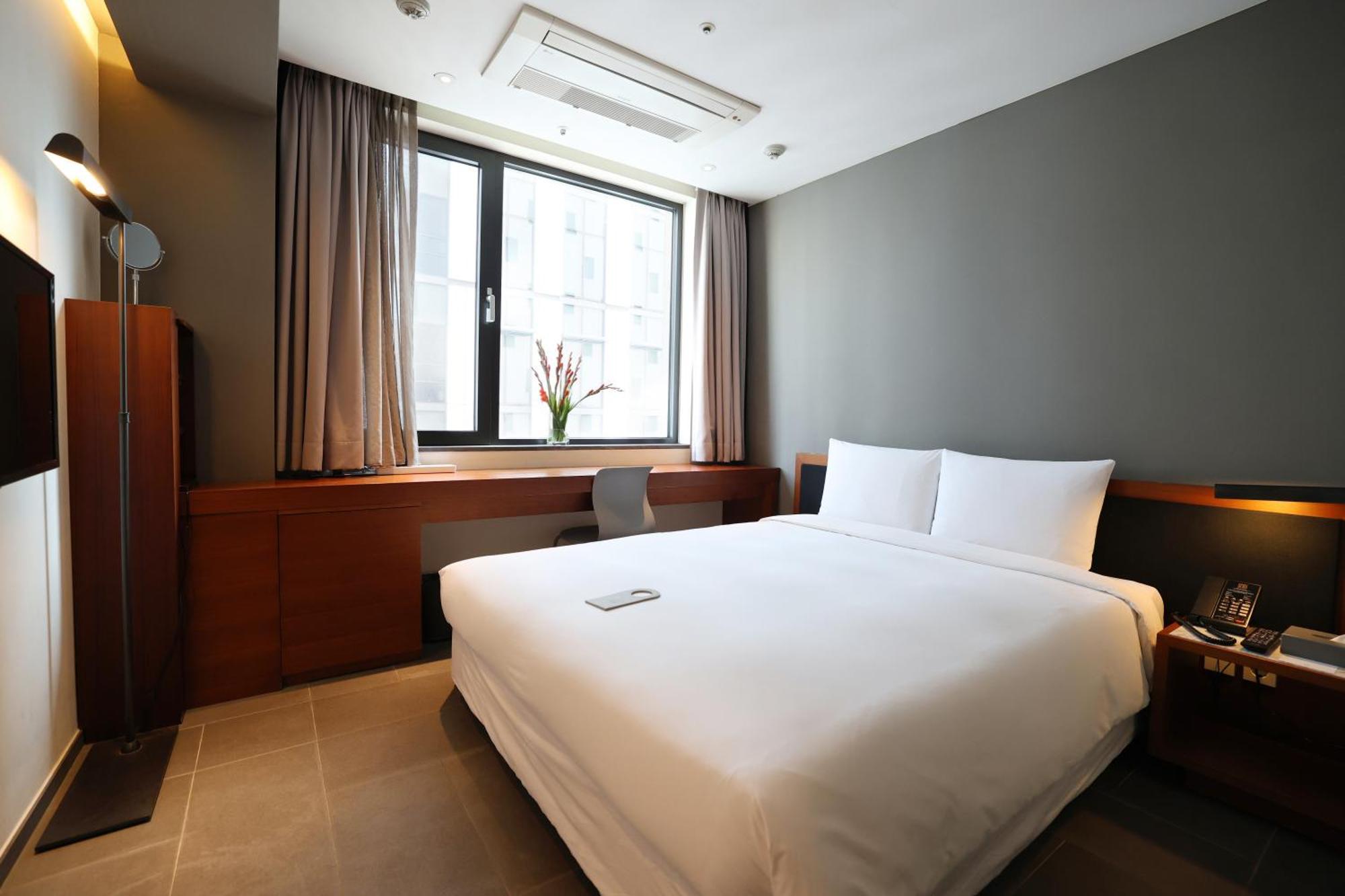 Shinshin Myeongdong Hotel