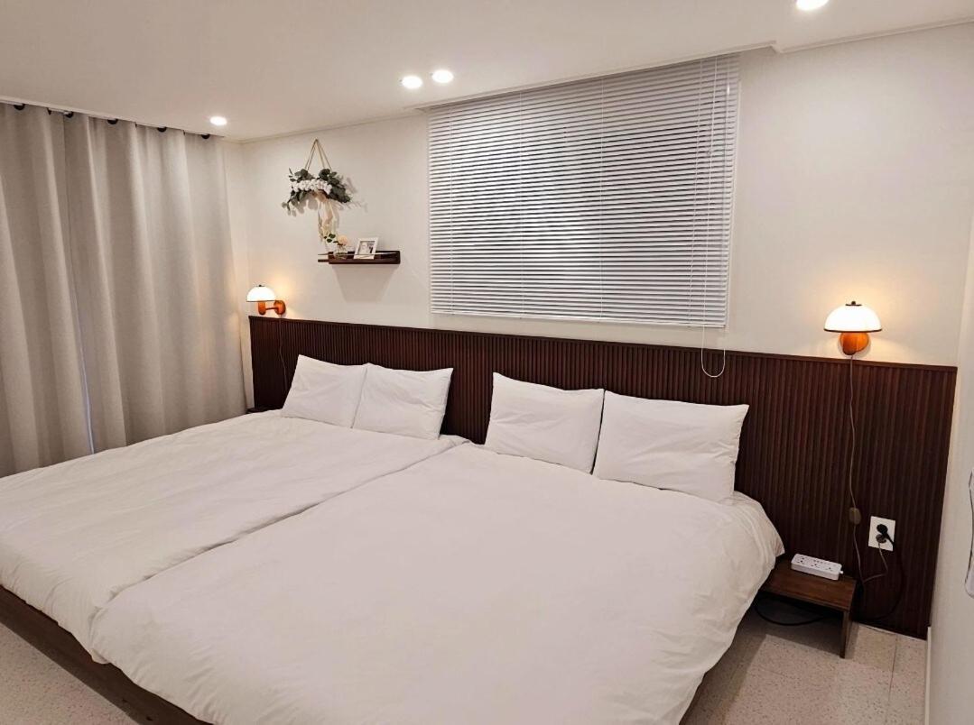 #1st Floor# Hongik Station 5 Minutes#bathroom 2#starbucks, Convenience Store 1 Minute Apartment
