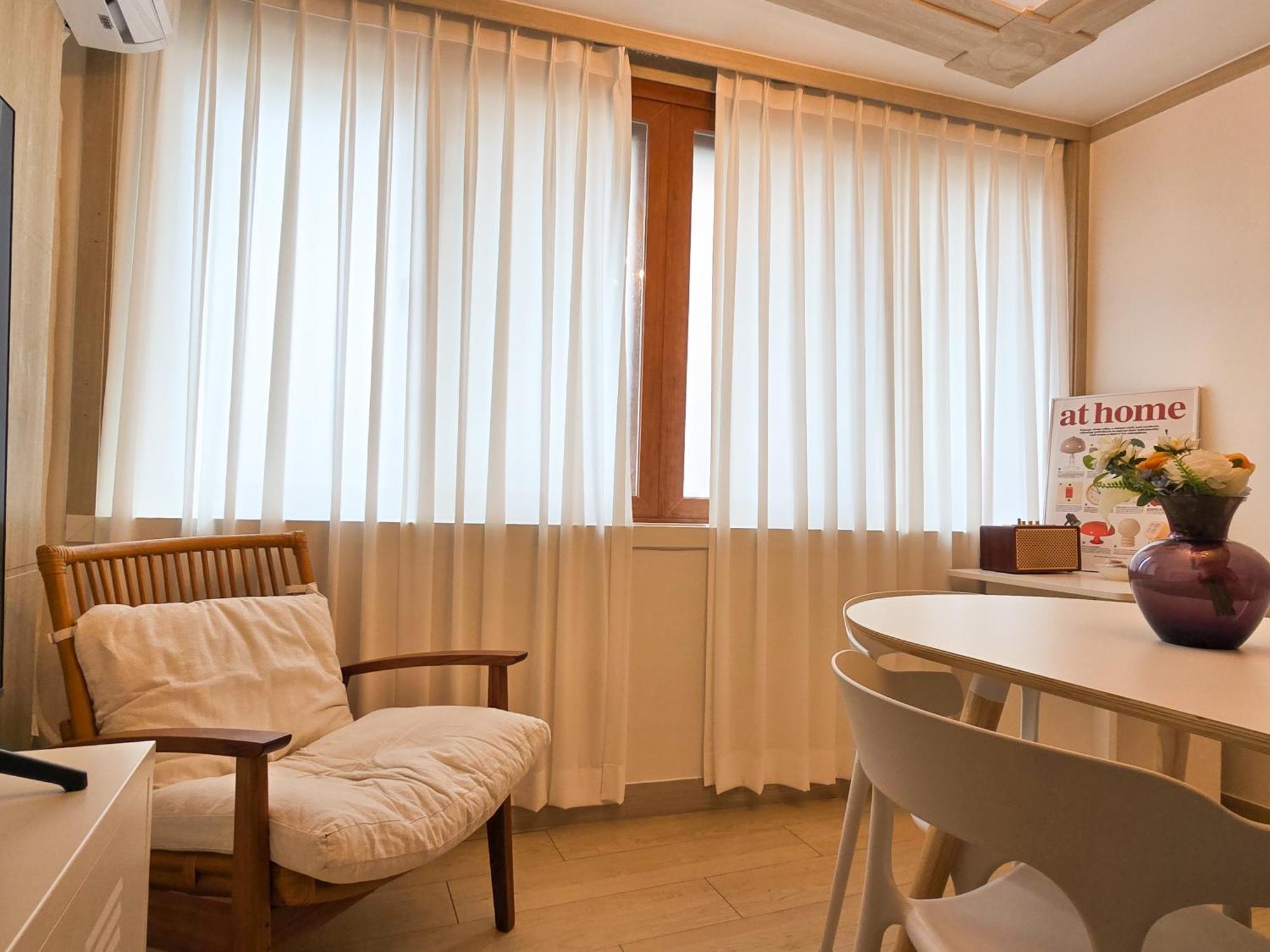 Seoul Jongro,Netflix,Free Storage Ddp,Ddm Apartment
