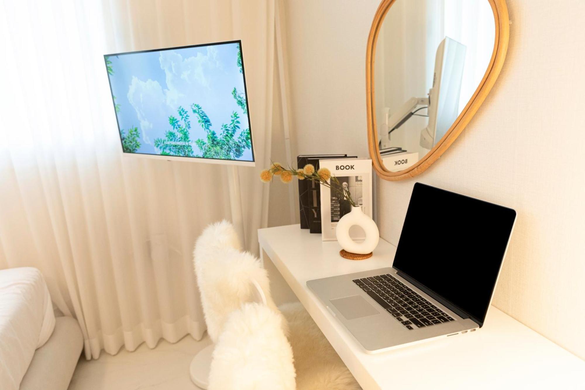 Apartment Modernstay Hongdae#mangwon Local Market 10mins, Hongdae, Airport Bus, Hanriver Park 10min,family