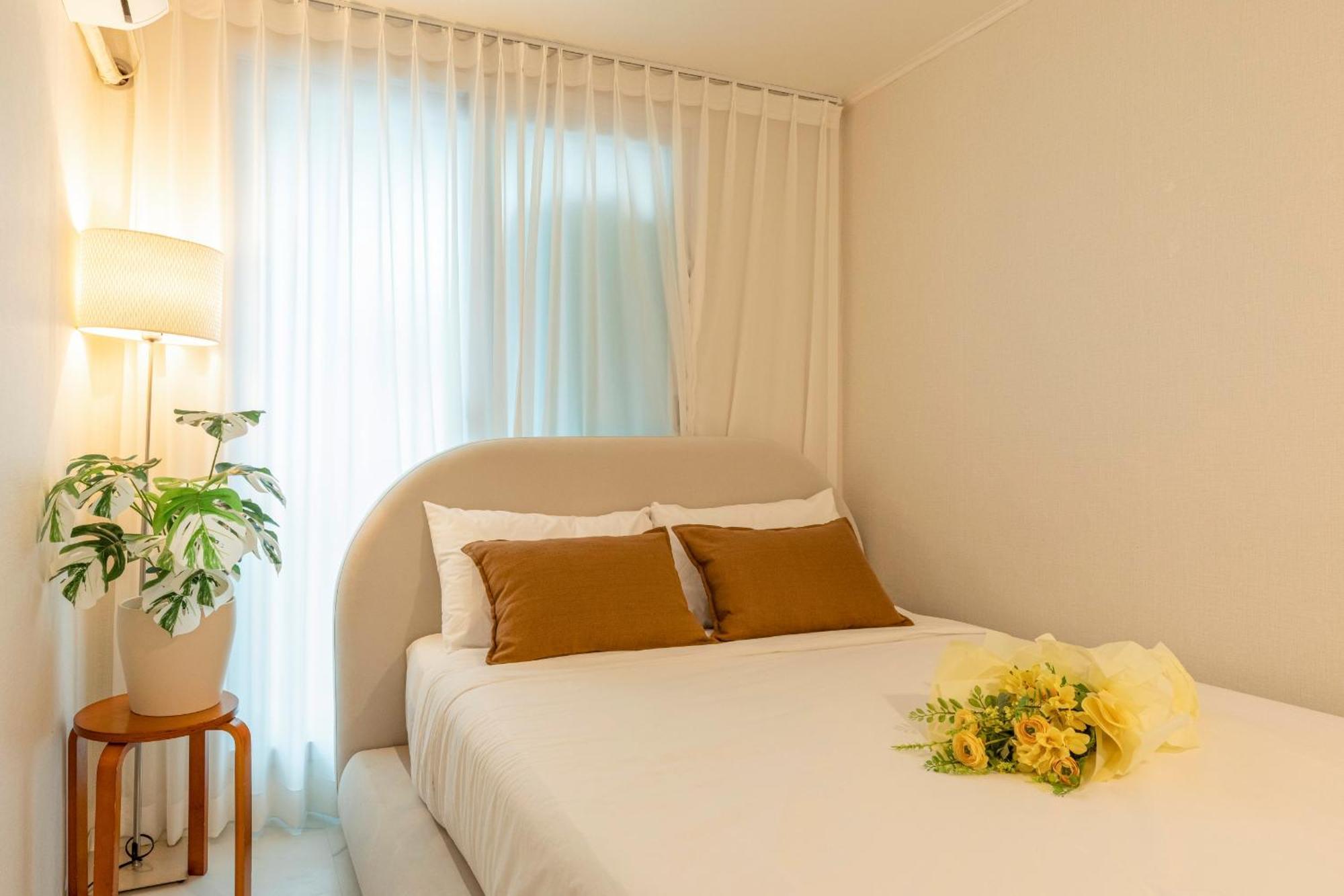 Modernstay Hongdae#mangwon Local Market 10mins, Hongdae, Airport Bus, Hanriver Park 10min,family Apartment *