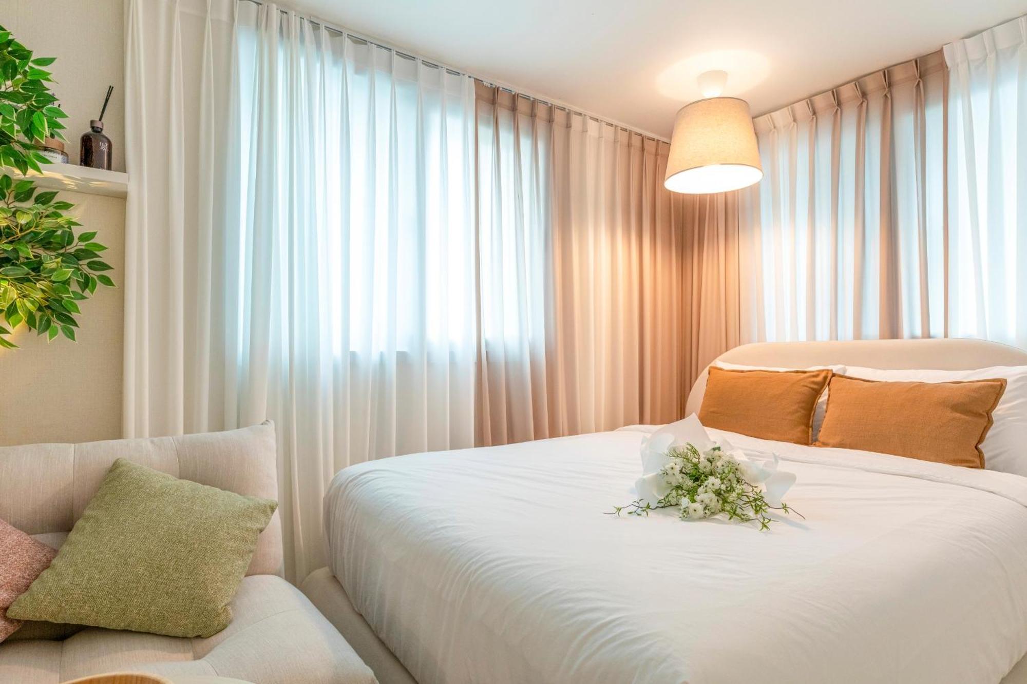 Modernstay Hongdae#mangwon Local Market 10mins, Hongdae, Airport Bus, Hanriver Park 10min,family Apartment